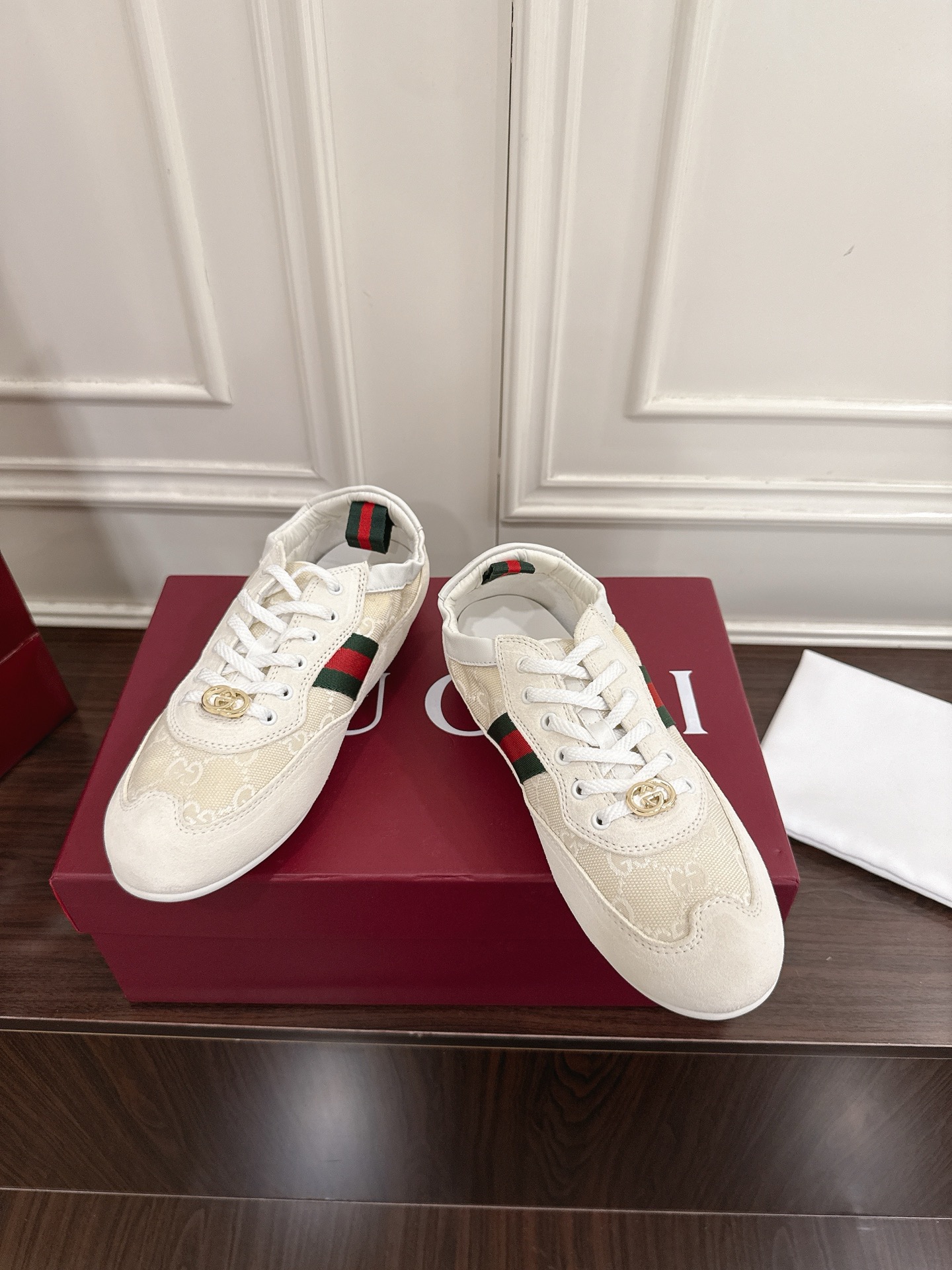 Gucci Shift系列女士运动鞋 - 軽量デザインとエレガントな動き