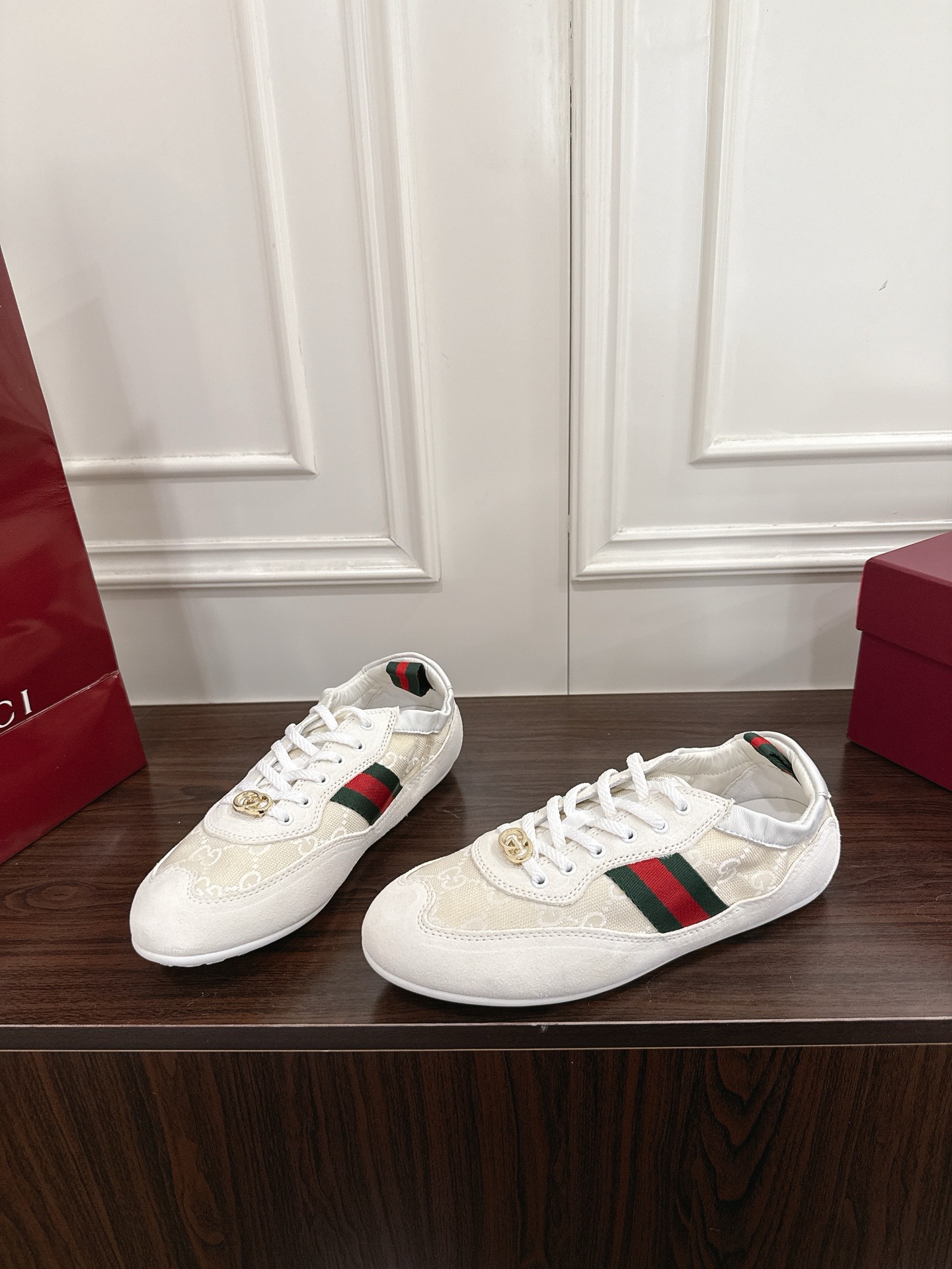 Gucci Shift系列女士运动鞋 - 軽量デザインとエレガントな動き