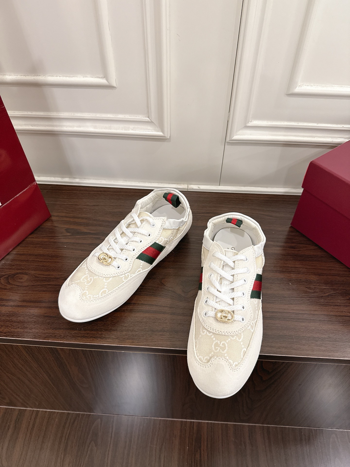 Gucci Shift系列女士运动鞋 - 軽量デザインとエレガントな動き