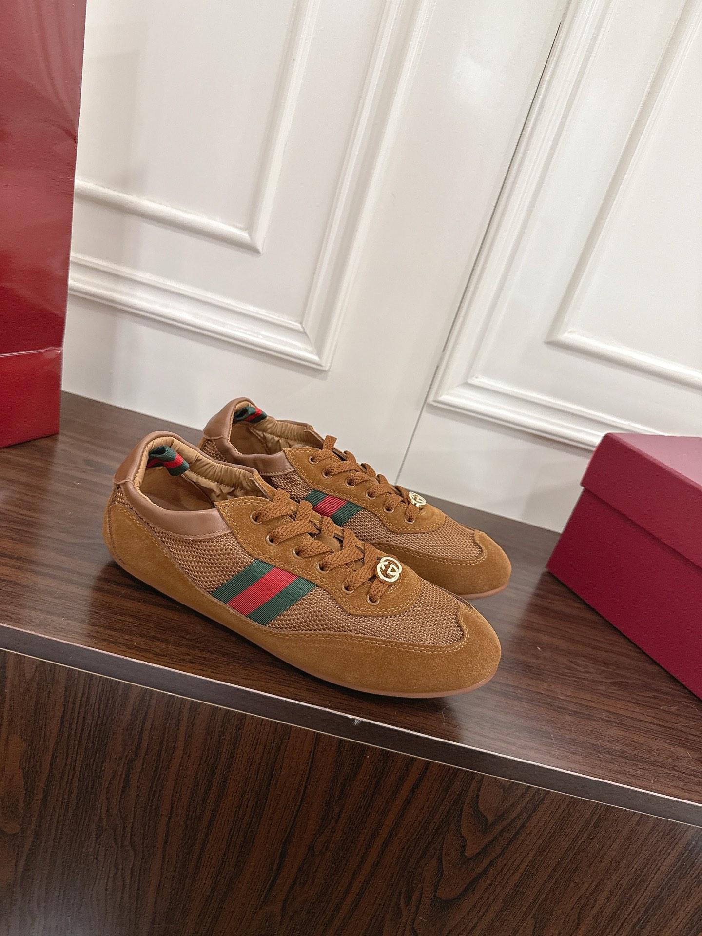 Gucci Shiftシリーズ レディース スポーツシューズ 軽量デザイン