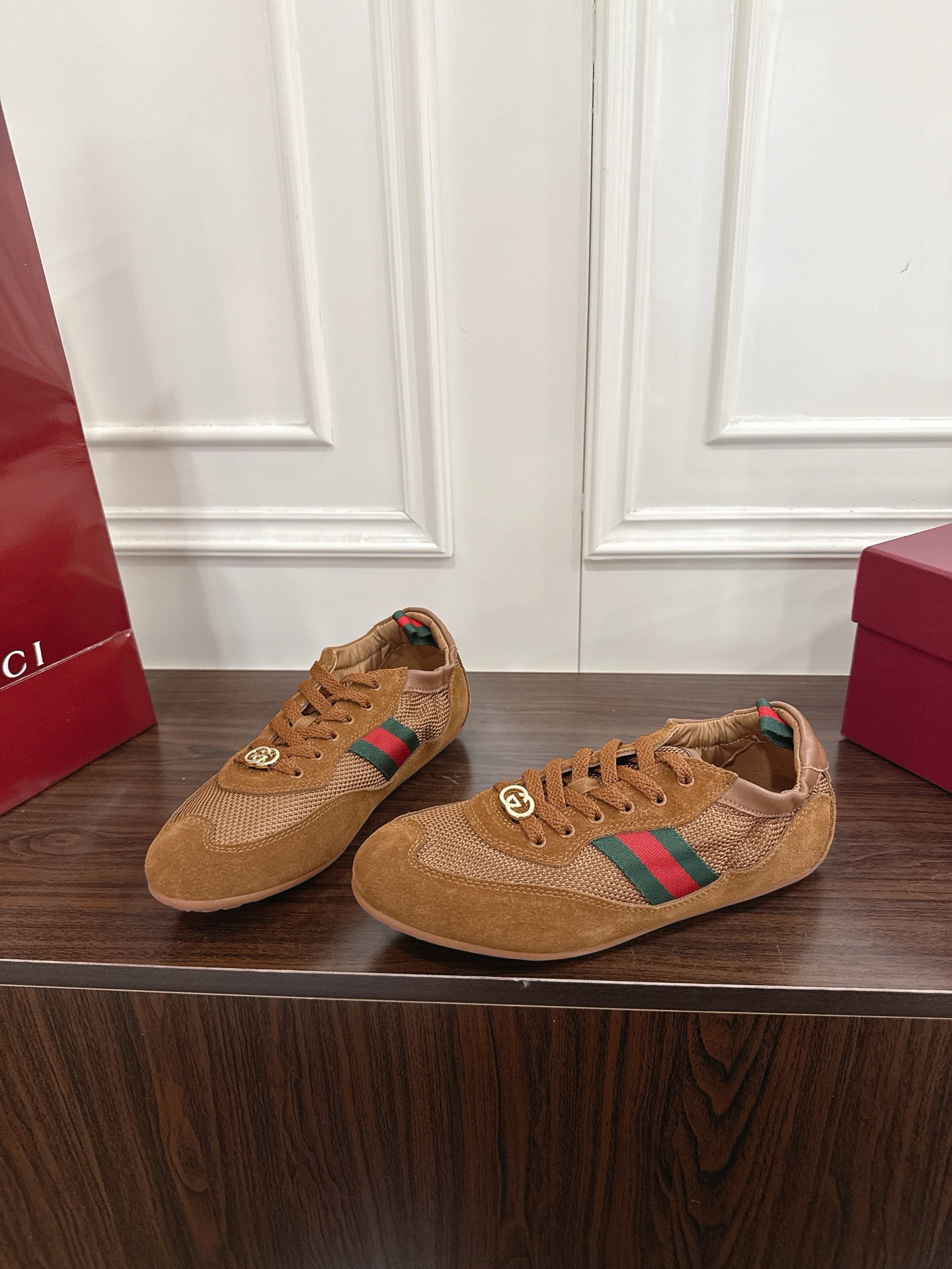 Gucci Shiftシリーズ レディース スポーツシューズ 軽量デザイン