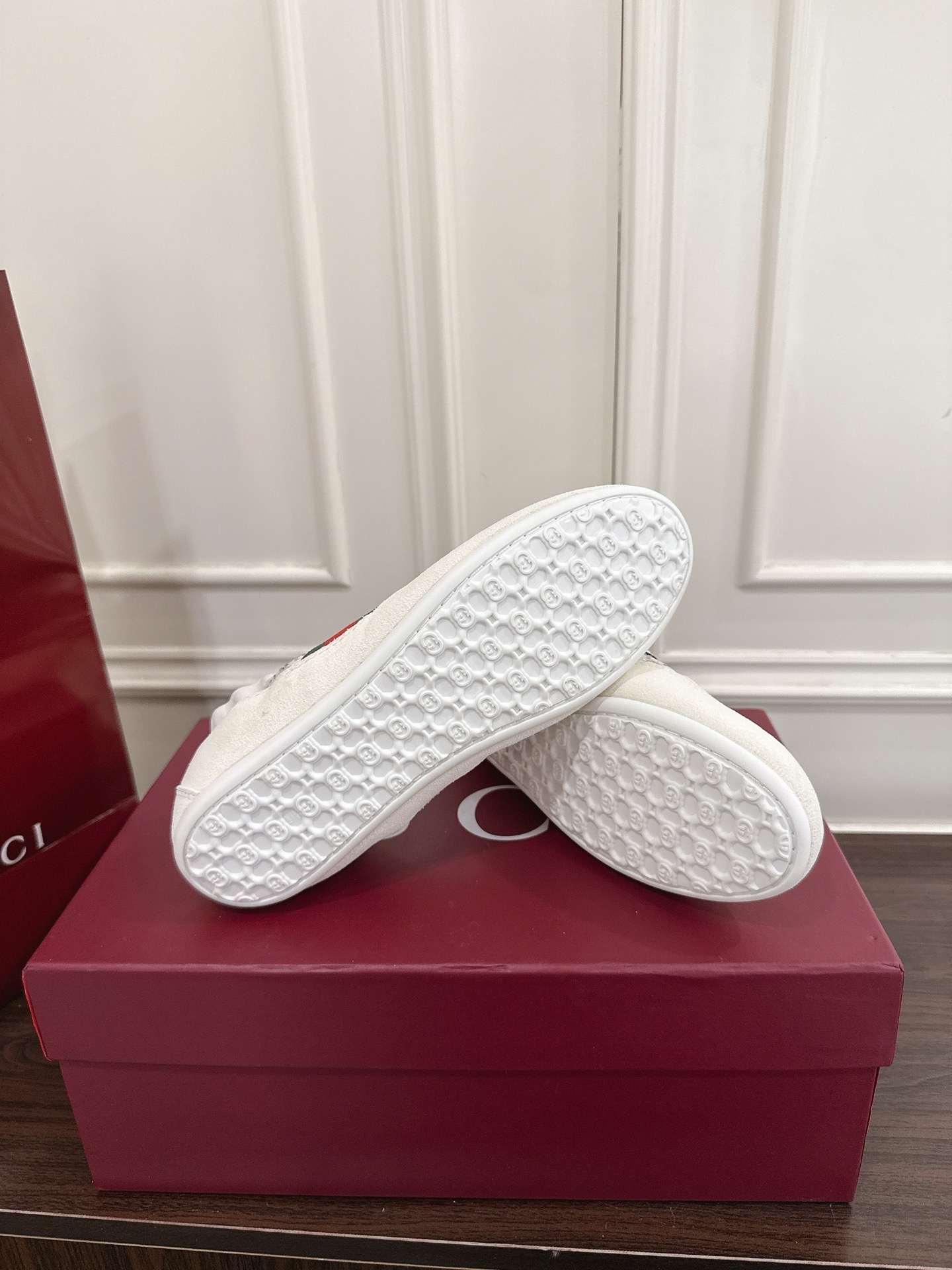 Gucci Shift系列水钻GG女性运动鞋 - 軽やかなデザインと洗練されたスタイル