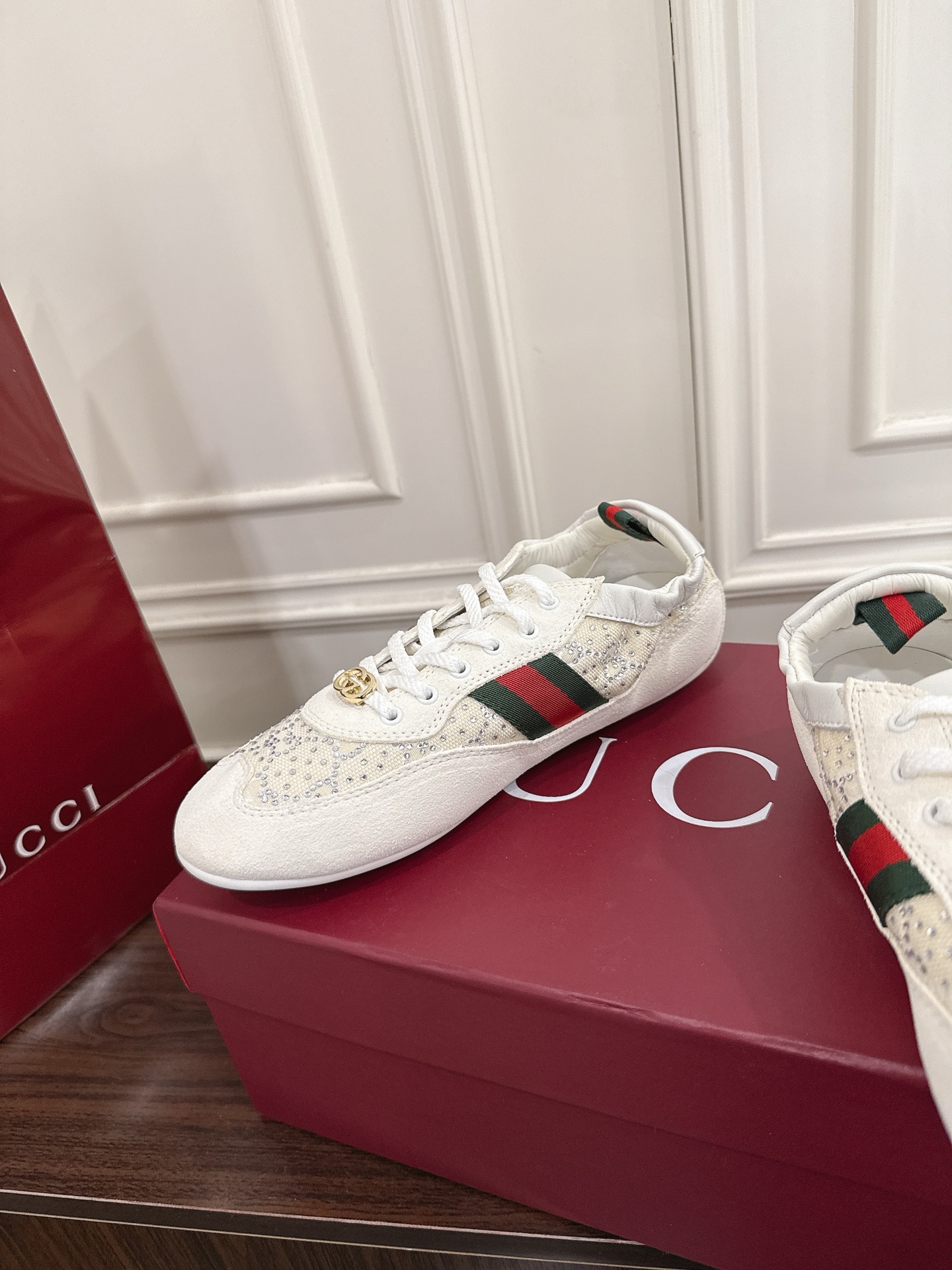 Gucci Shift系列水钻GG女性运动鞋 - 軽やかなデザインと洗練されたスタイル