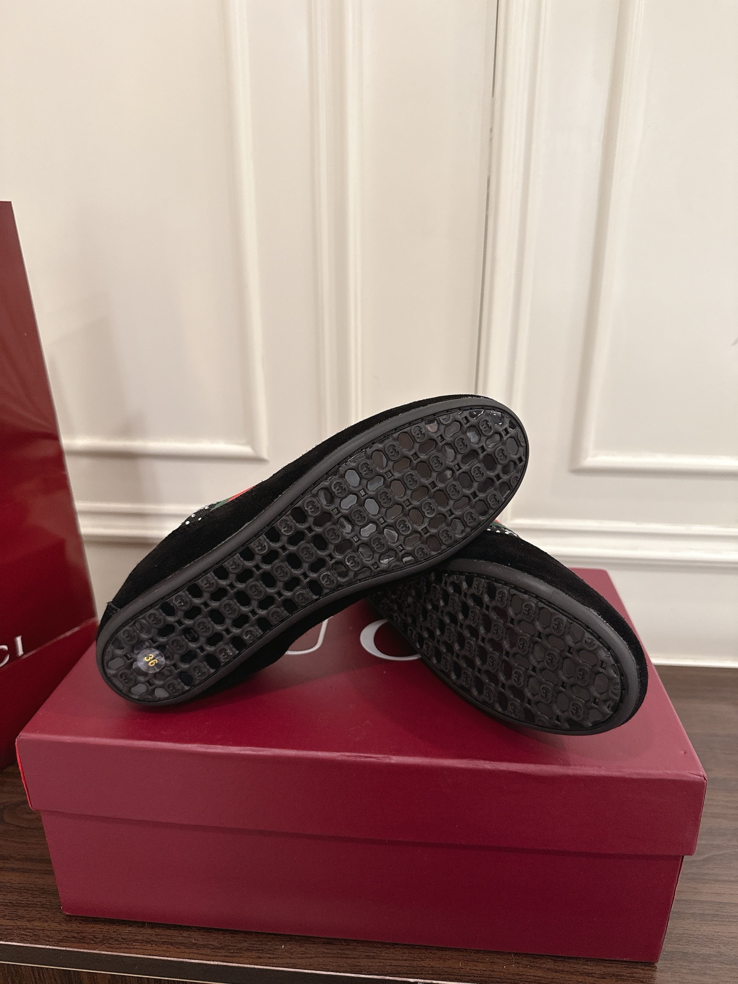 Gucci Shift系列水钻GG女性用スポーツシューズ - 精致なデザインと軽やかな履き心地