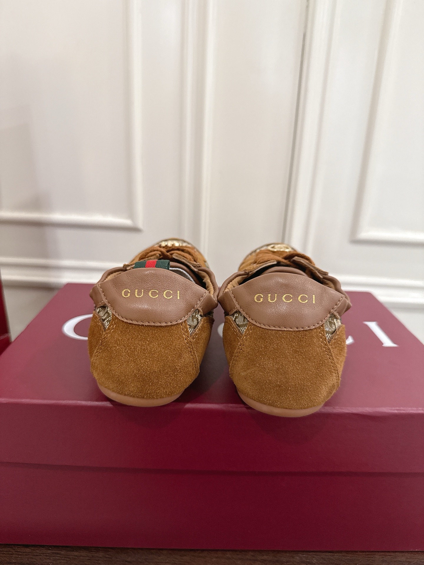 Gucci Shiftシリーズ水晶GG女性用スポーツシューズ - 軽やかなデザインと洗練されたスタイル