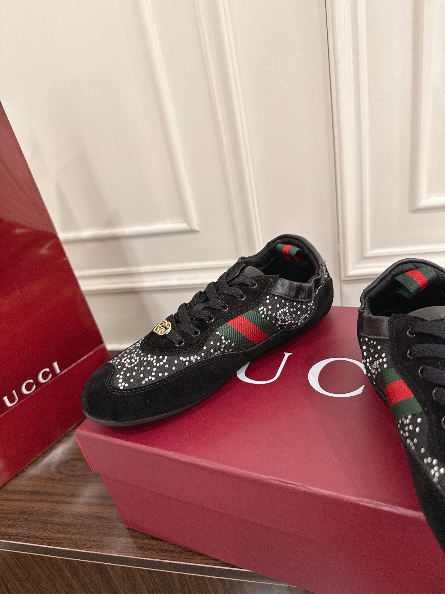 Gucci Shift系列水钻GG女性用スポーツシューズ - 精致なデザインと軽やかな履き心地