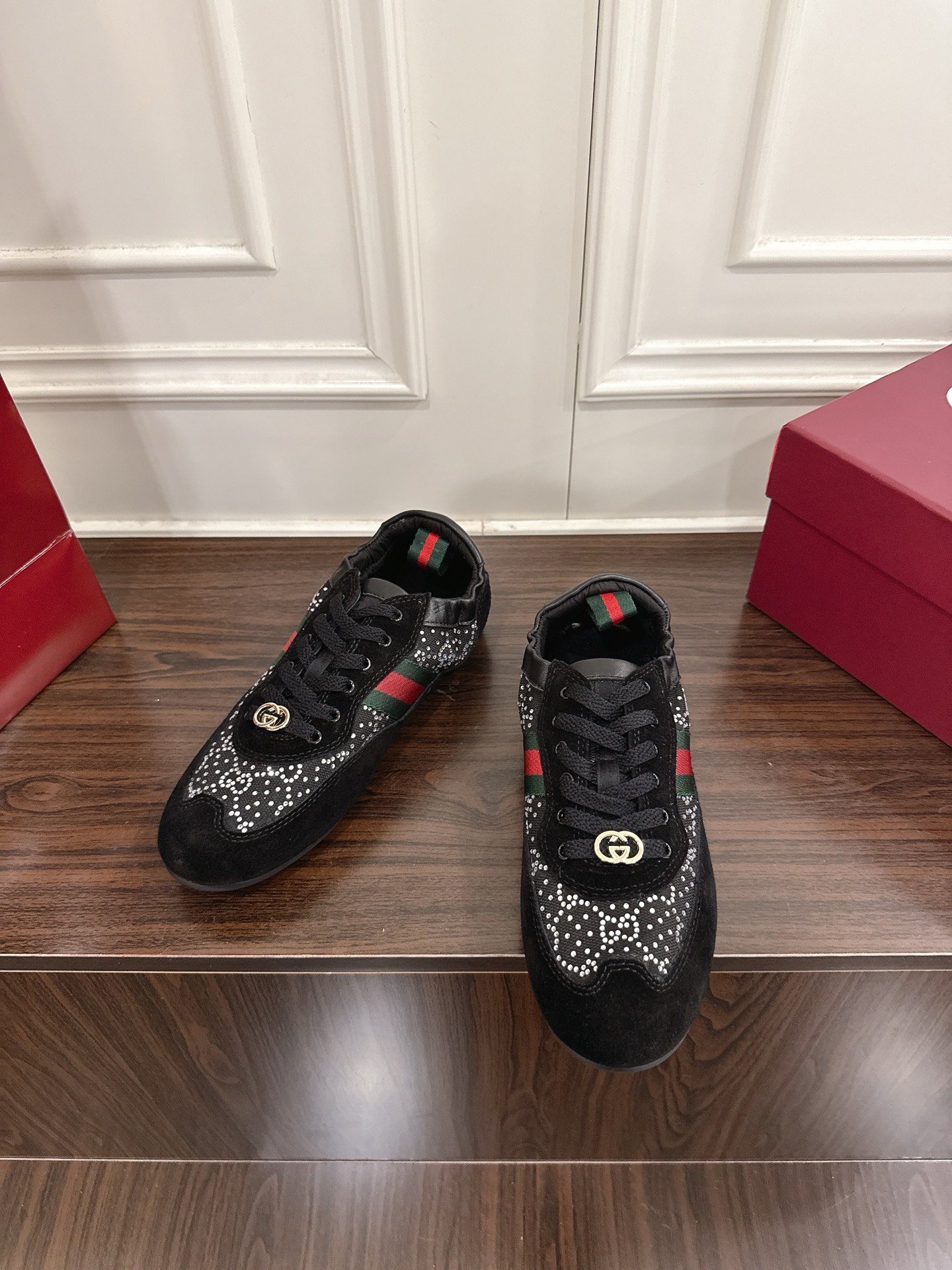 Gucci Shift系列水钻GG女性用スポーツシューズ - 精致なデザインと軽やかな履き心地