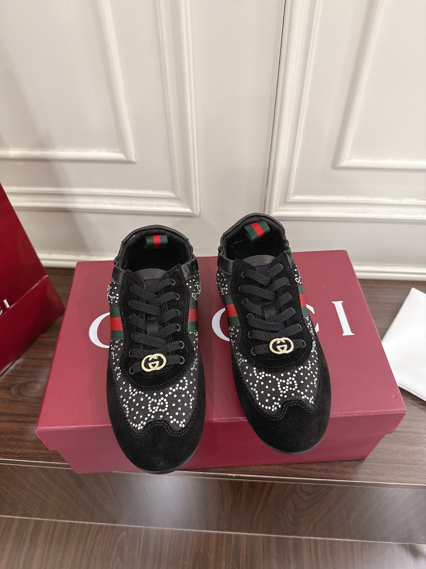 Gucci Shift系列水钻GG女性用スポーツシューズ - 精致なデザインと軽やかな履き心地