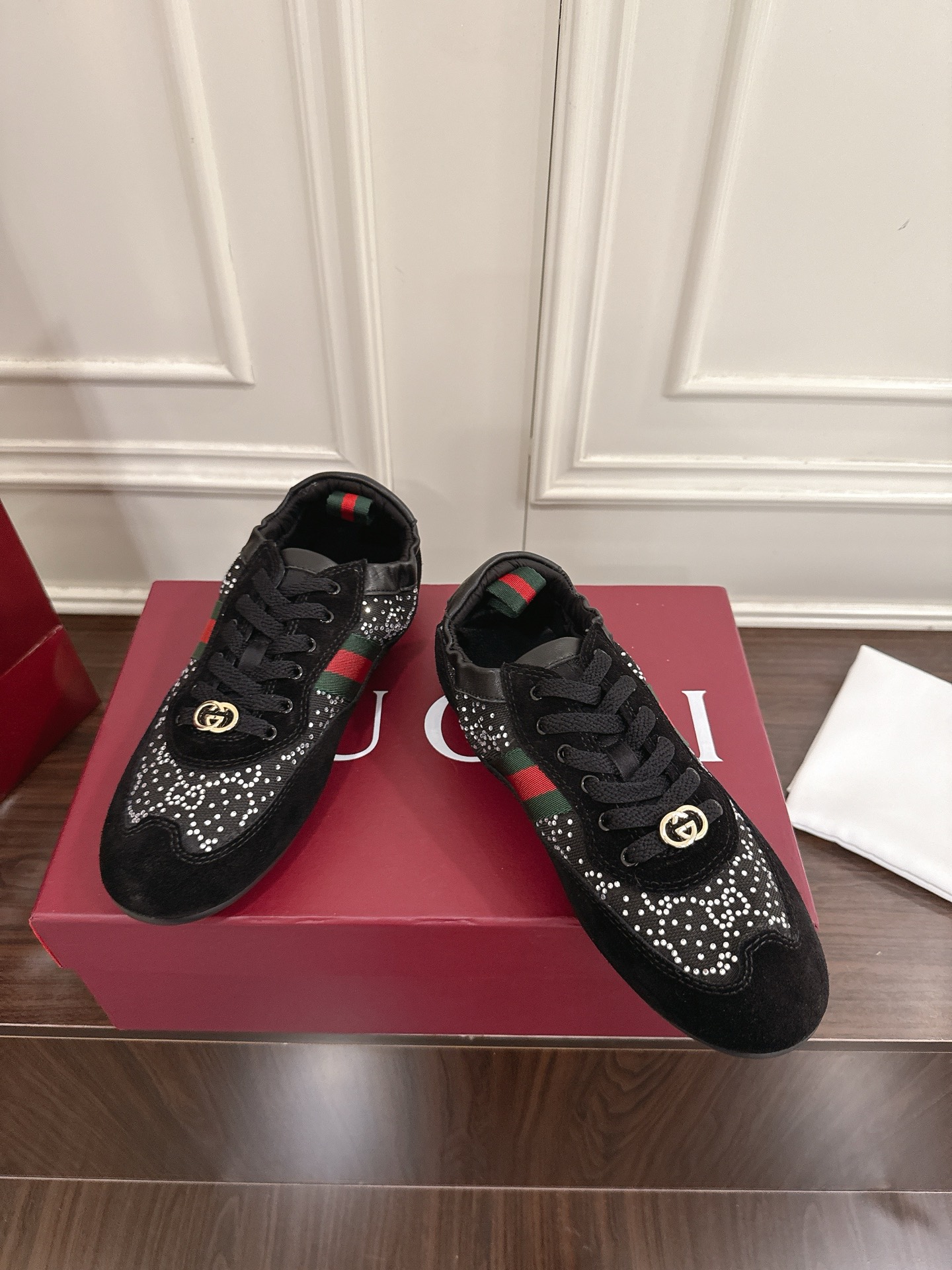 Gucci Shift系列水钻GG女性用スポーツシューズ - 精致なデザインと軽やかな履き心地