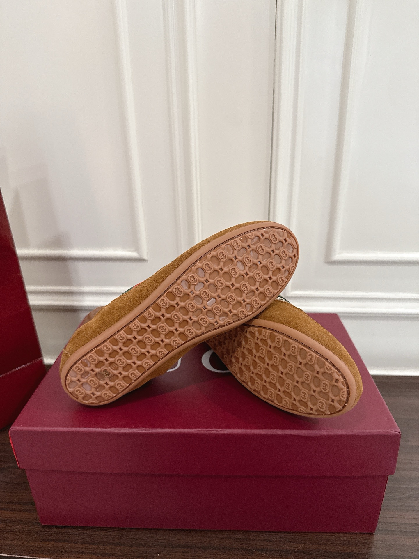 Gucci Shiftシリーズ水晶GG女性用スポーツシューズ - 軽やかなデザインと洗練されたスタイル