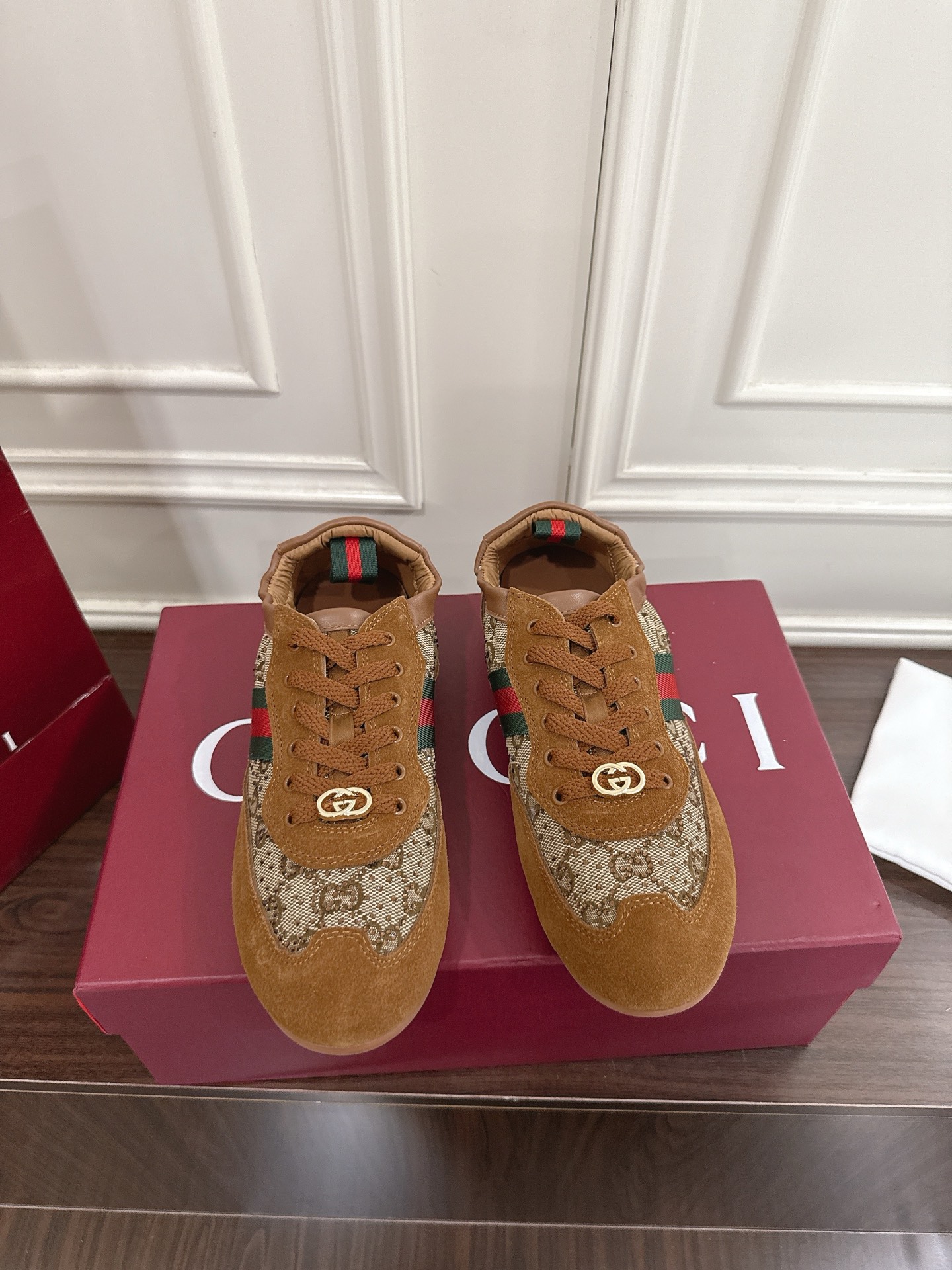 Gucci Shiftシリーズ水晶GG女性用スポーツシューズ - 軽やかなデザインと洗練されたスタイル