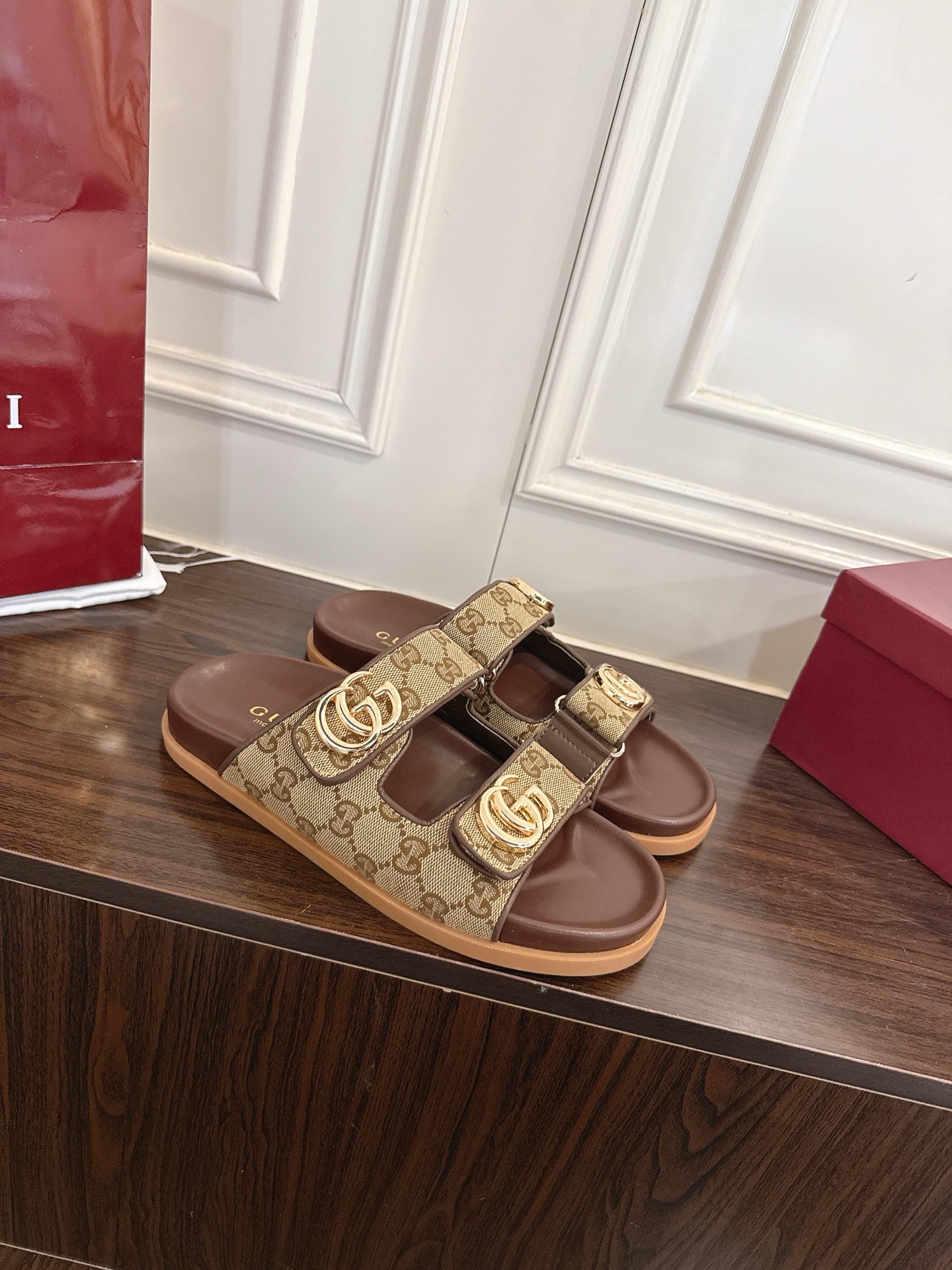 Gucci 新品刺绣GG魔术贴拖鞋穆勒鞋