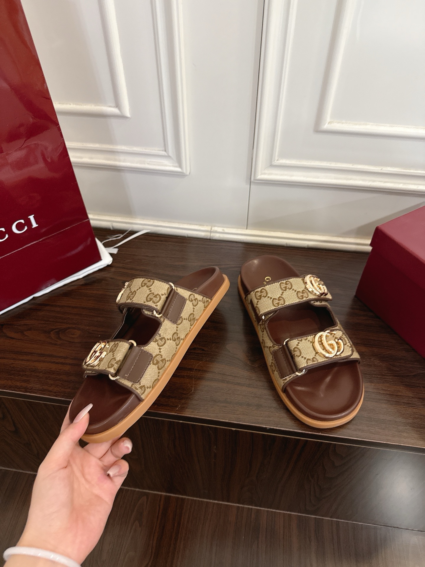 Gucci 新品刺绣GG魔术贴拖鞋穆勒鞋