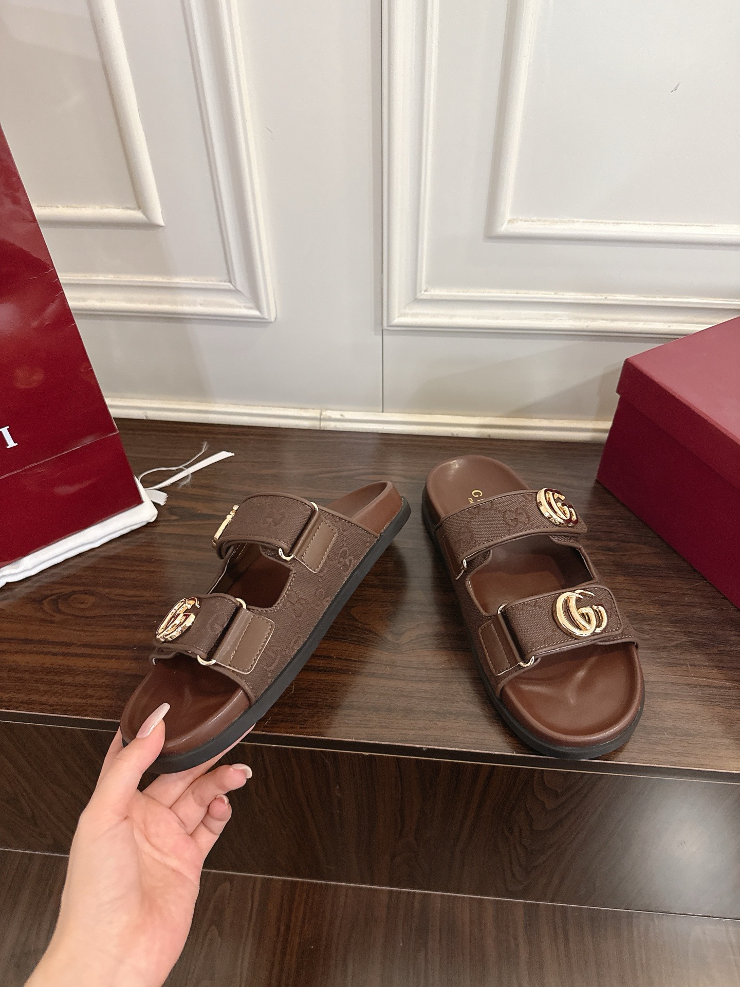 Gucci 新品刺绣GG魔术贴拖鞋穆勒鞋