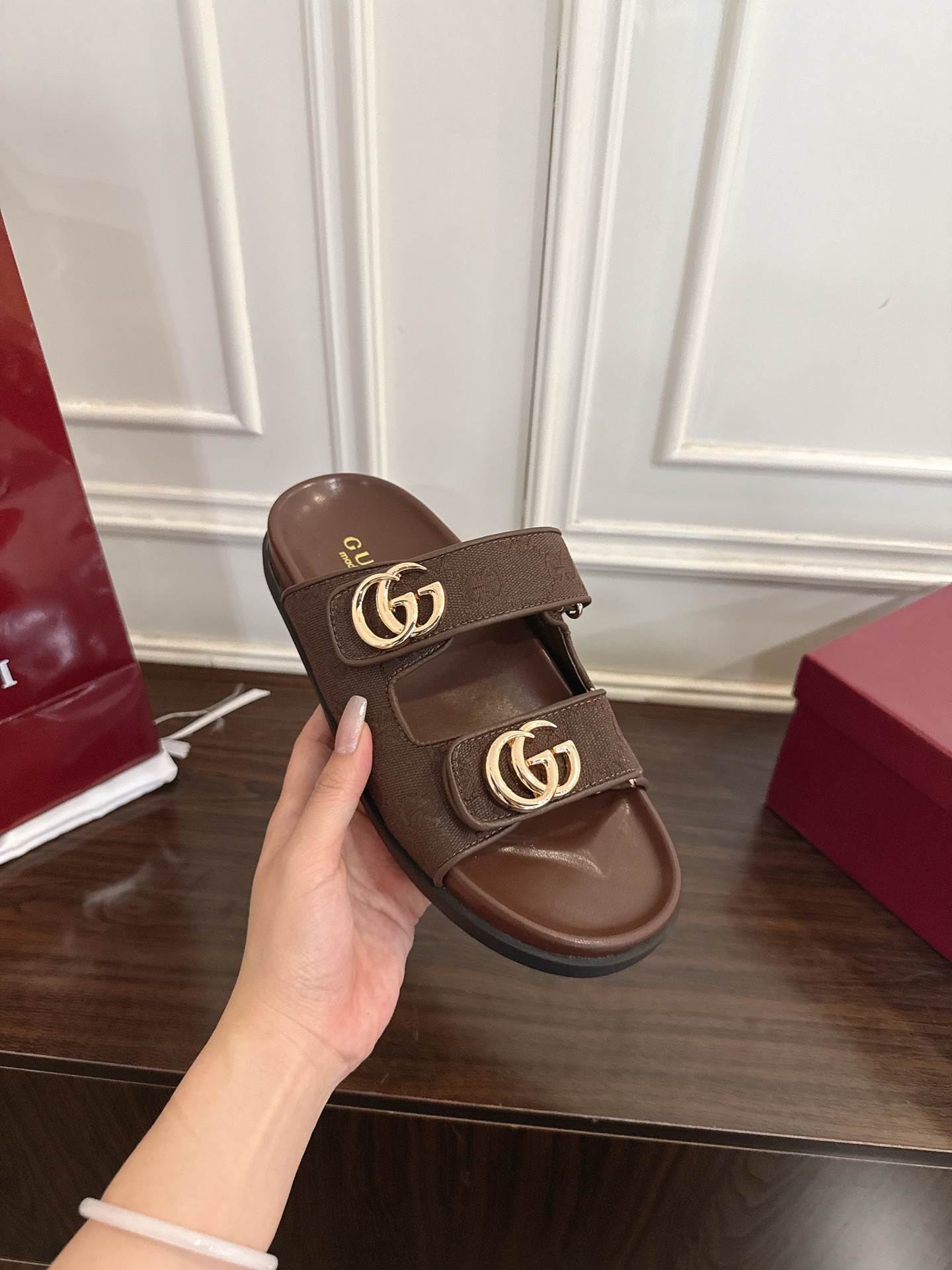 Gucci 新品刺绣GG魔术贴拖鞋穆勒鞋