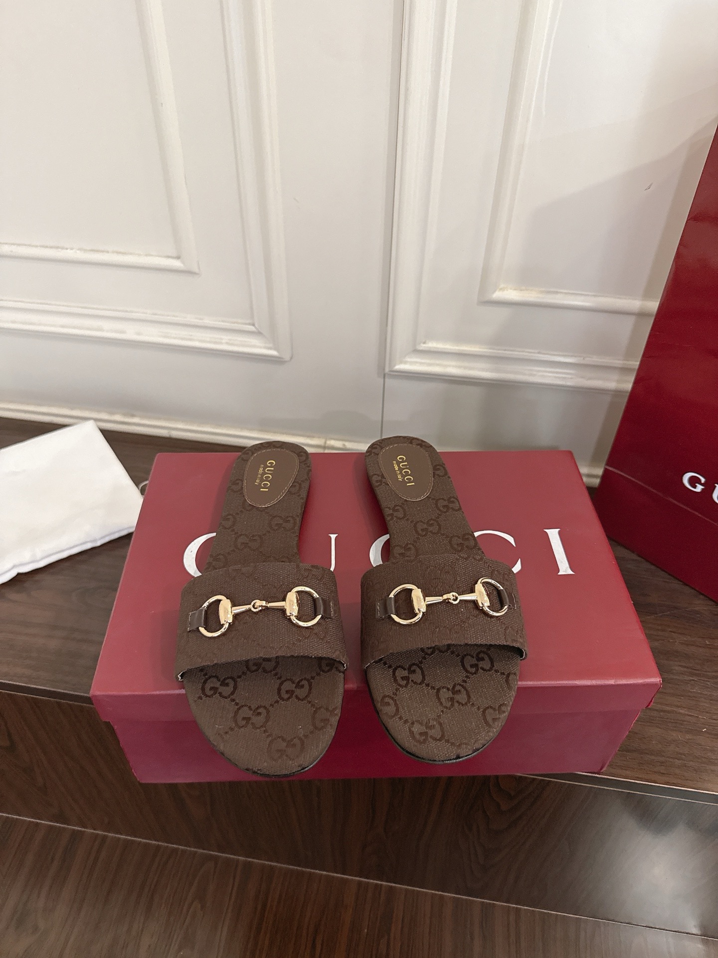 Gucci 马衔扣平底凉拖鞋 春夏 拖鞋 yp 还原，所有细节 材质 舒适度 全部跟 一样了 刻度98%