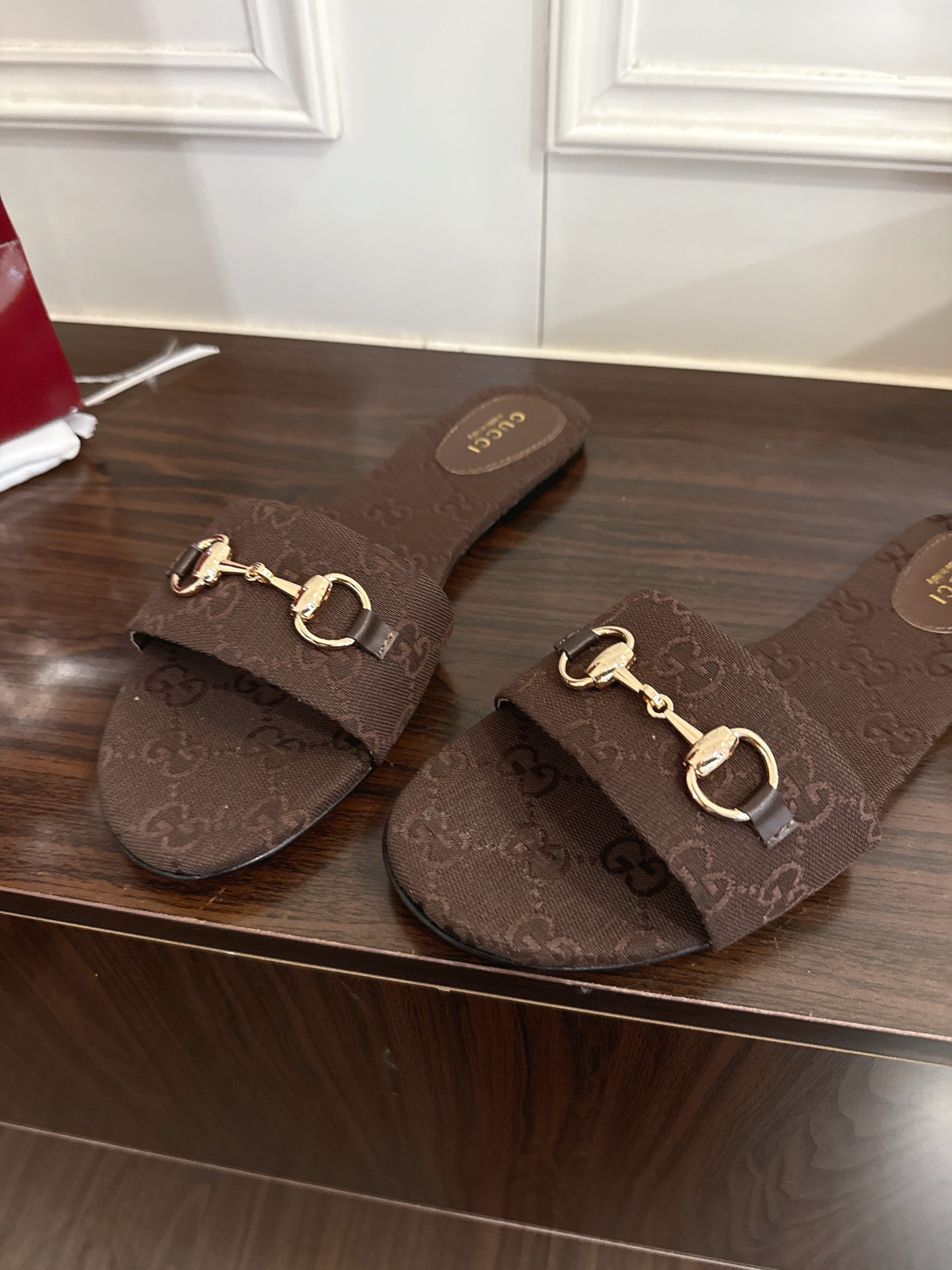 Gucci 马衔扣平底凉拖鞋 春夏 拖鞋 yp 还原，所有细节 材质 舒适度 全部跟 一样了 刻度98%