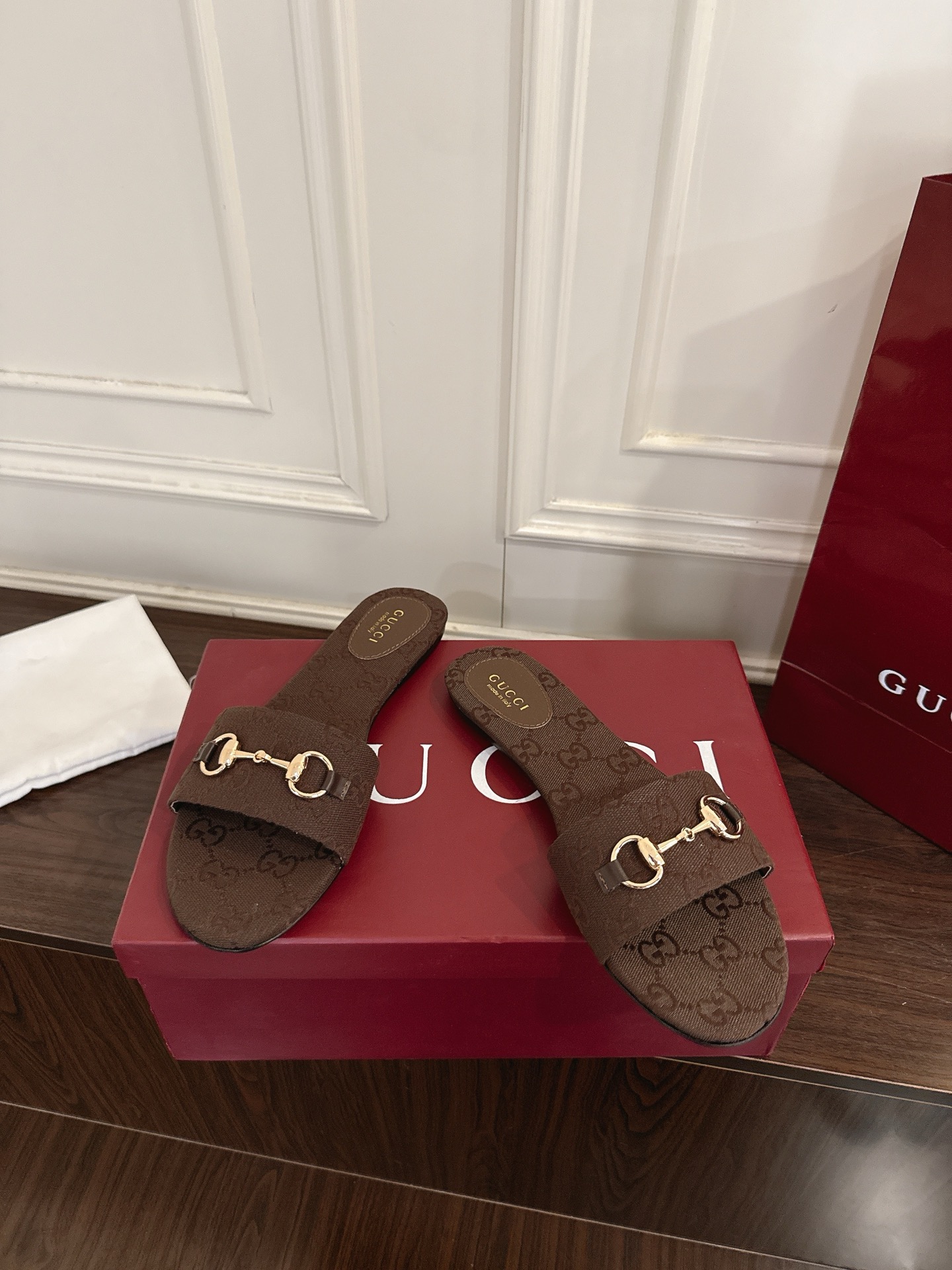 Gucci 马衔扣平底凉拖鞋 春夏 拖鞋 yp 还原，所有细节 材质 舒适度 全部跟 一样了 刻度98%