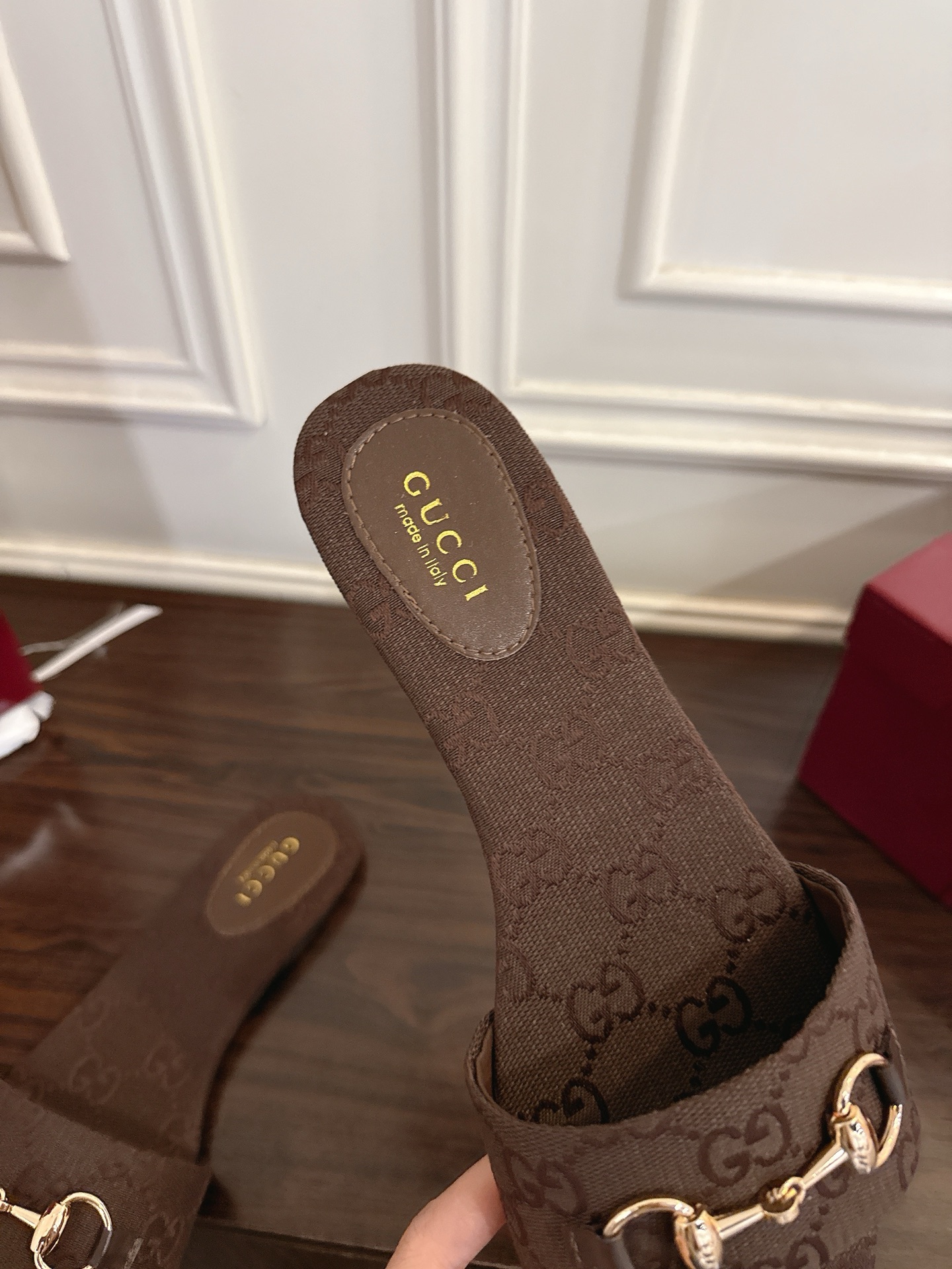 Gucci 马衔扣平底凉拖鞋 春夏 拖鞋 yp 还原，所有细节 材质 舒适度 全部跟 一样了 刻度98%