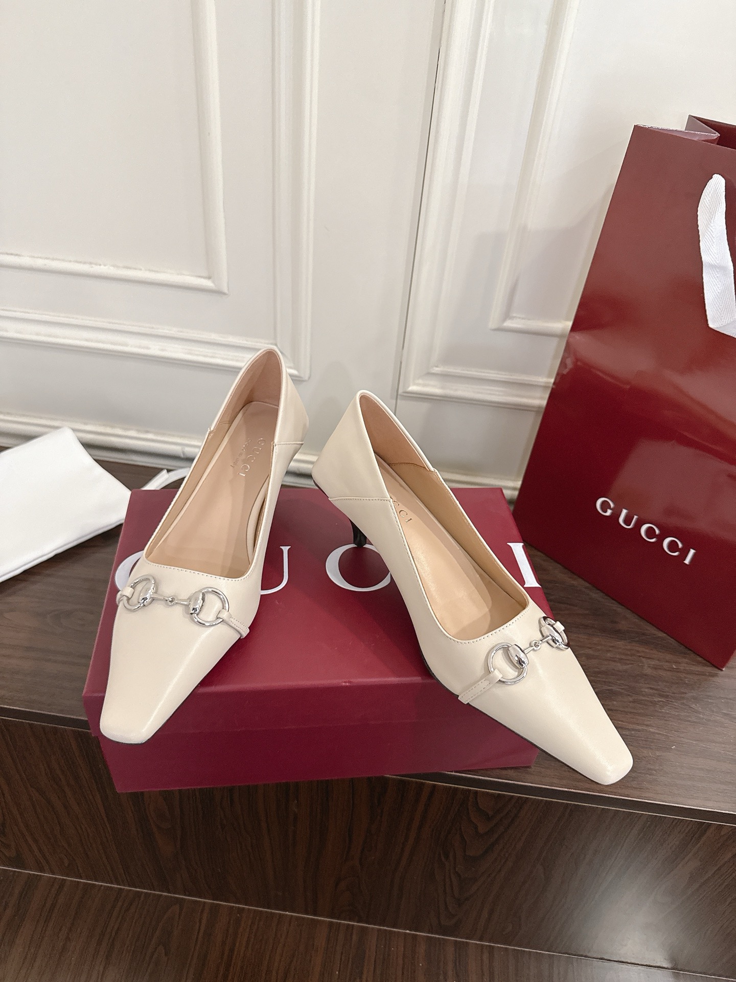 Gucci Vittoria系列饰马衔扣方头高跟鞋
