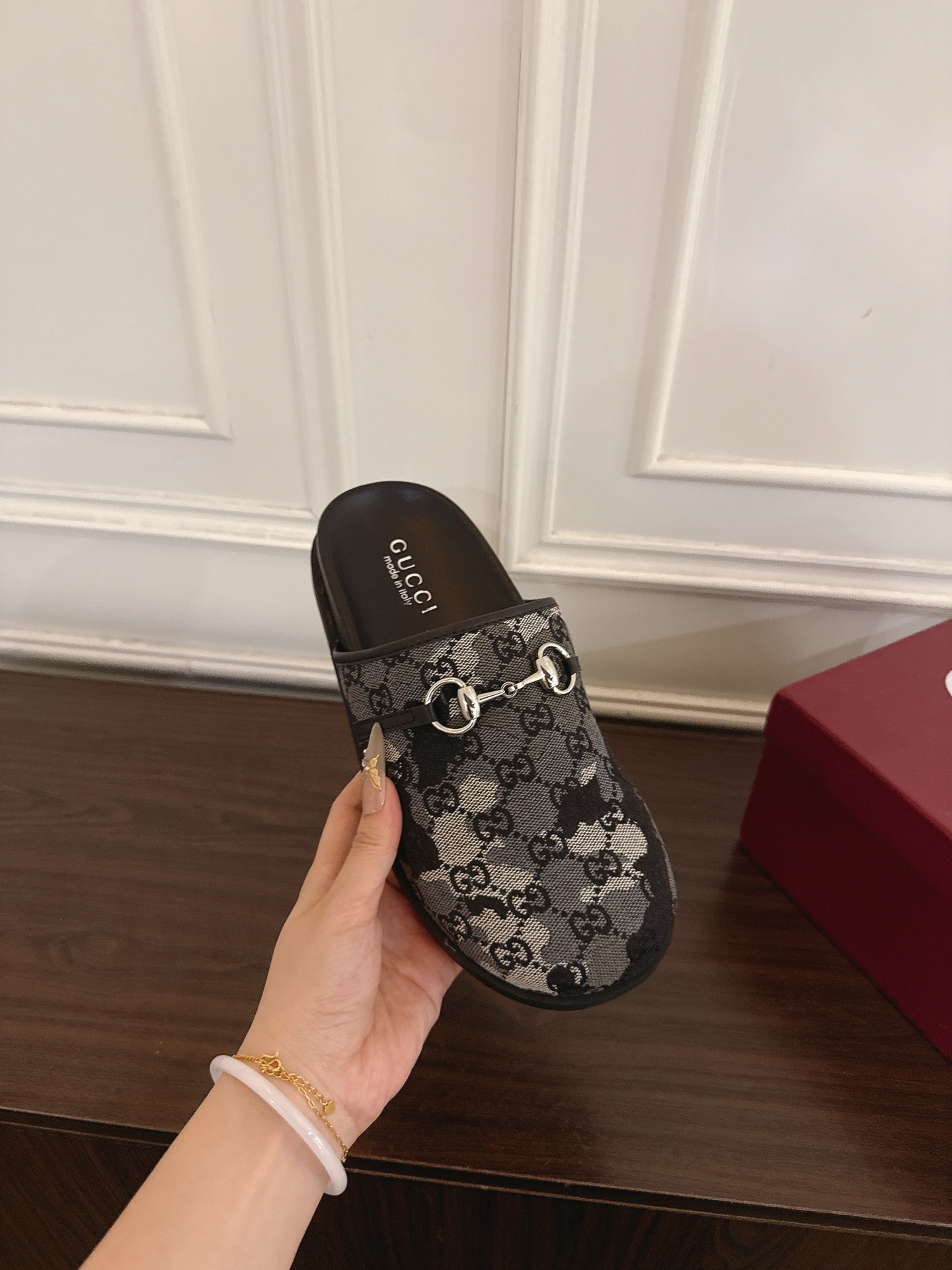 Gucci 古驰饰马衔扣一字带印花穆勒鞋包头拖鞋