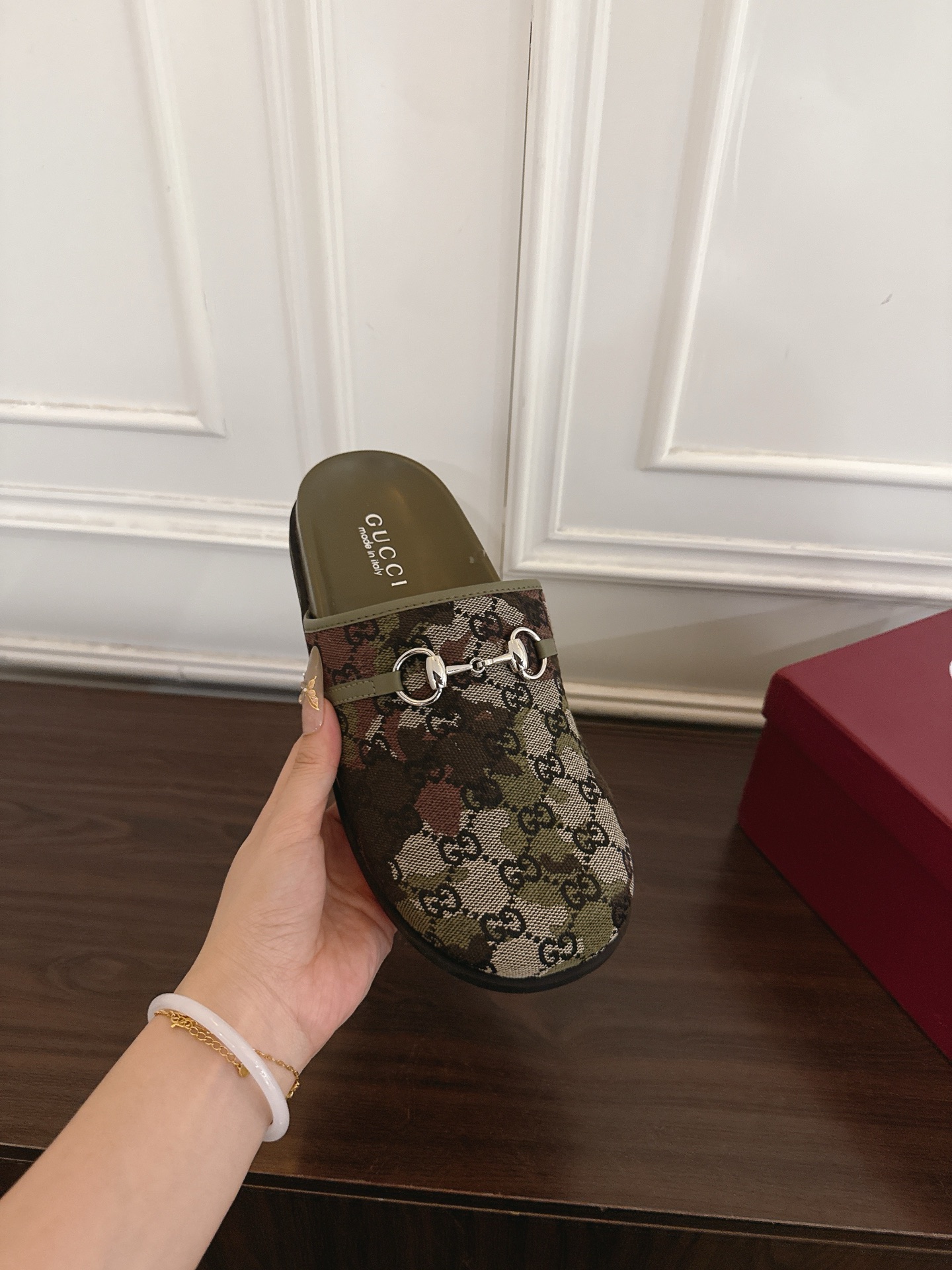 Gucci 古驰饰马衔扣一字带印花穆勒鞋包头拖鞋