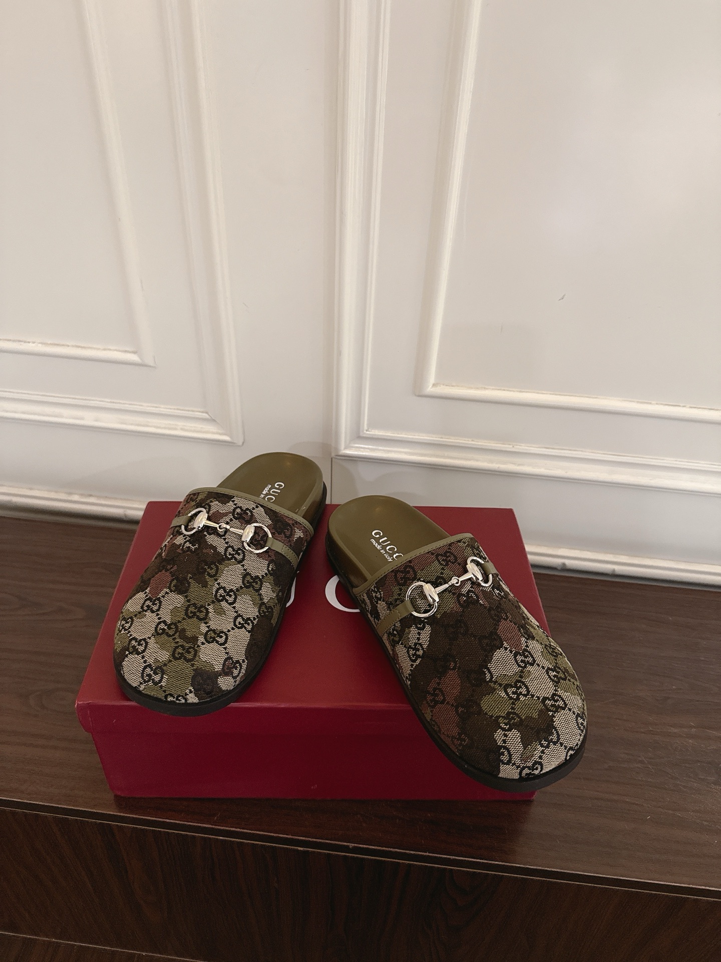 Gucci 古驰饰马衔扣一字带印花穆勒鞋包头拖鞋