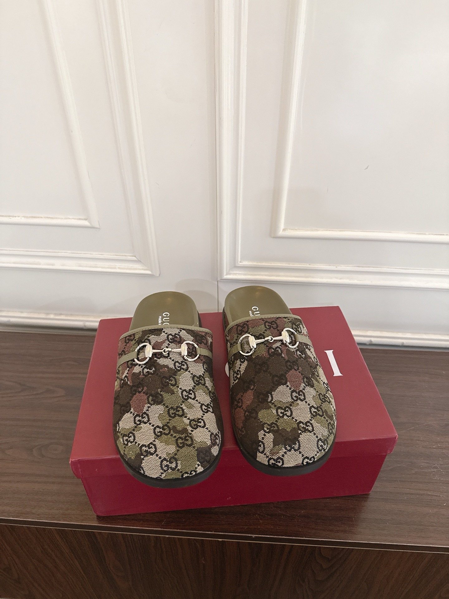 Gucci 古驰饰马衔扣一字带印花穆勒鞋包头拖鞋