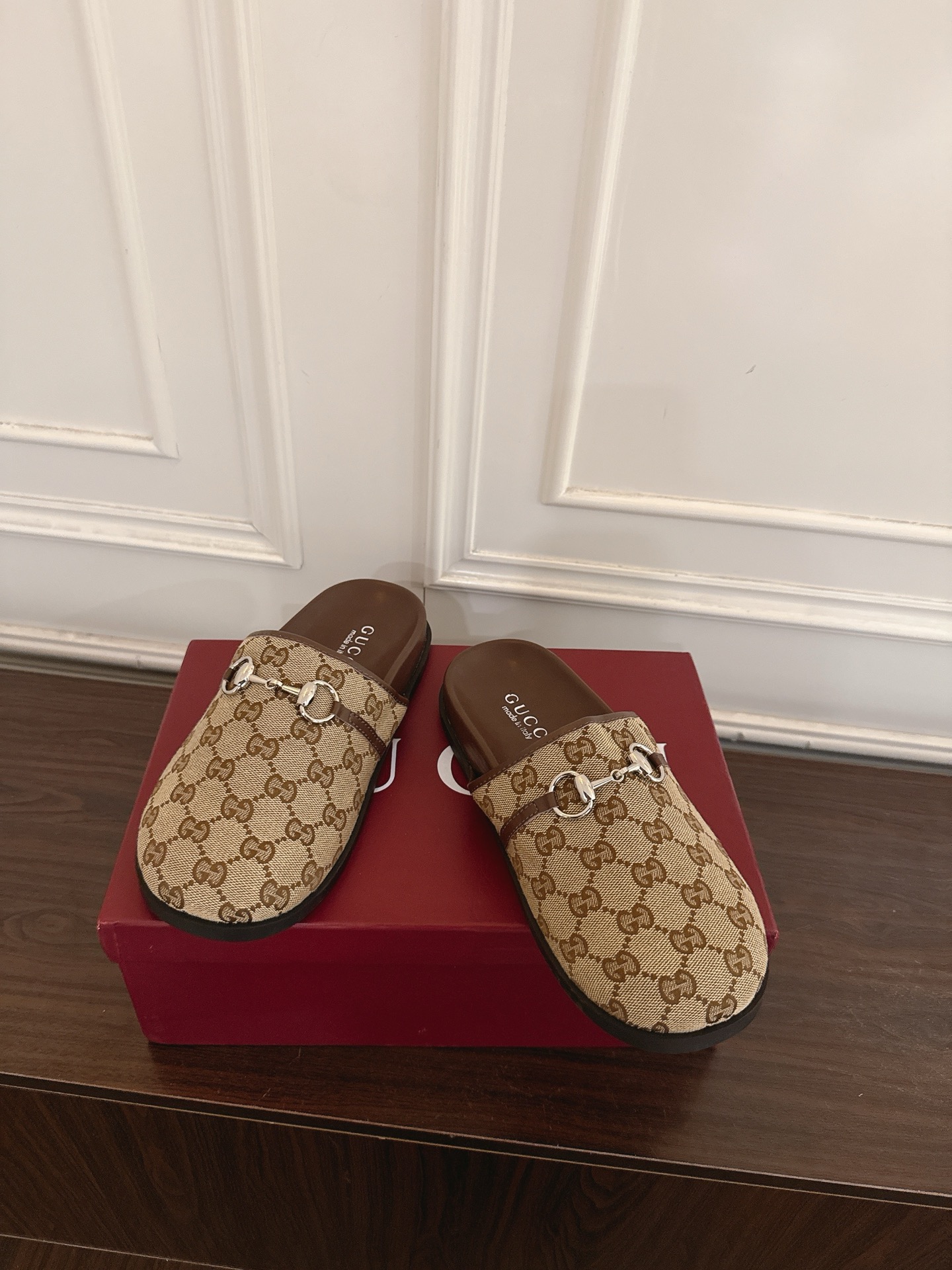 Gucci 古驰饰马衔扣一字带印花穆勒鞋包头拖鞋