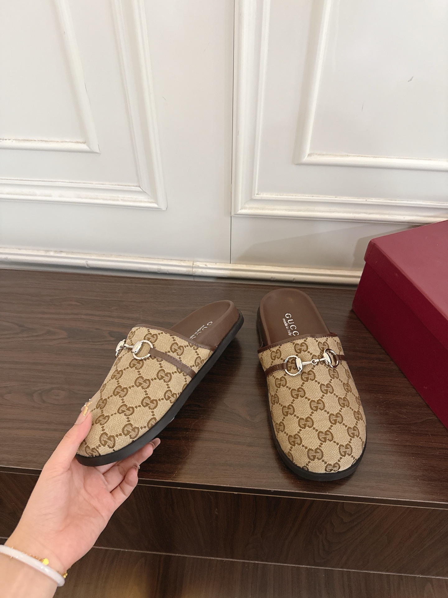 Gucci 古驰饰马衔扣一字带印花穆勒鞋包头拖鞋