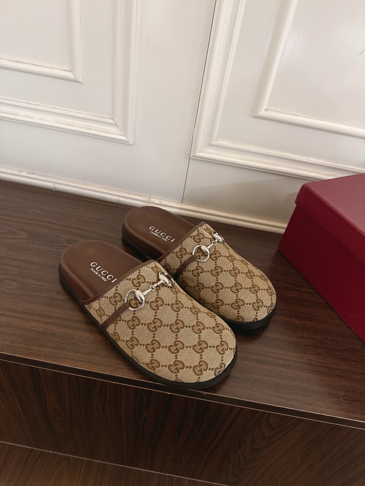 Gucci 古驰饰马衔扣一字带印花穆勒鞋包头拖鞋