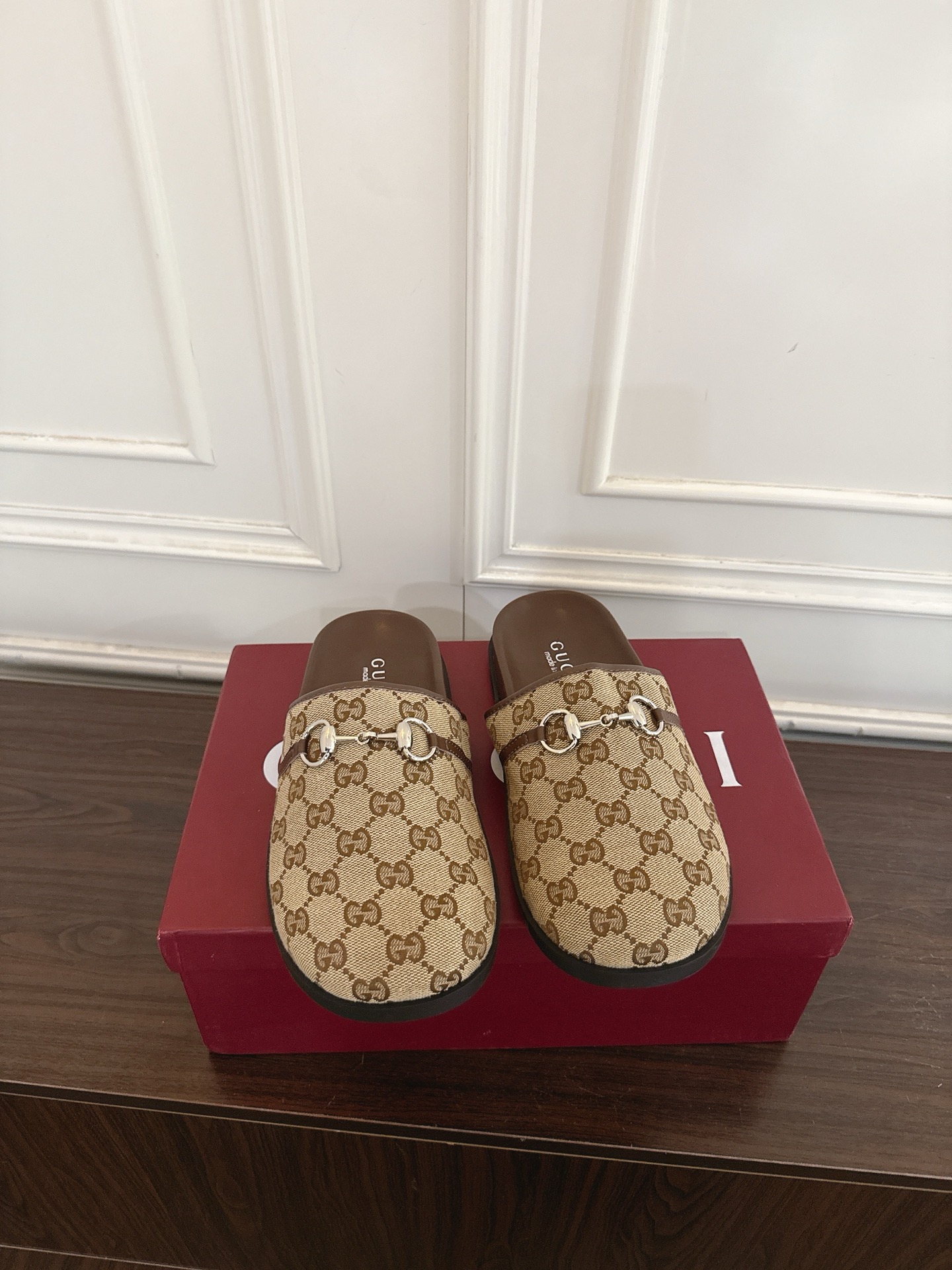 Gucci 古驰饰马衔扣一字带印花穆勒鞋包头拖鞋