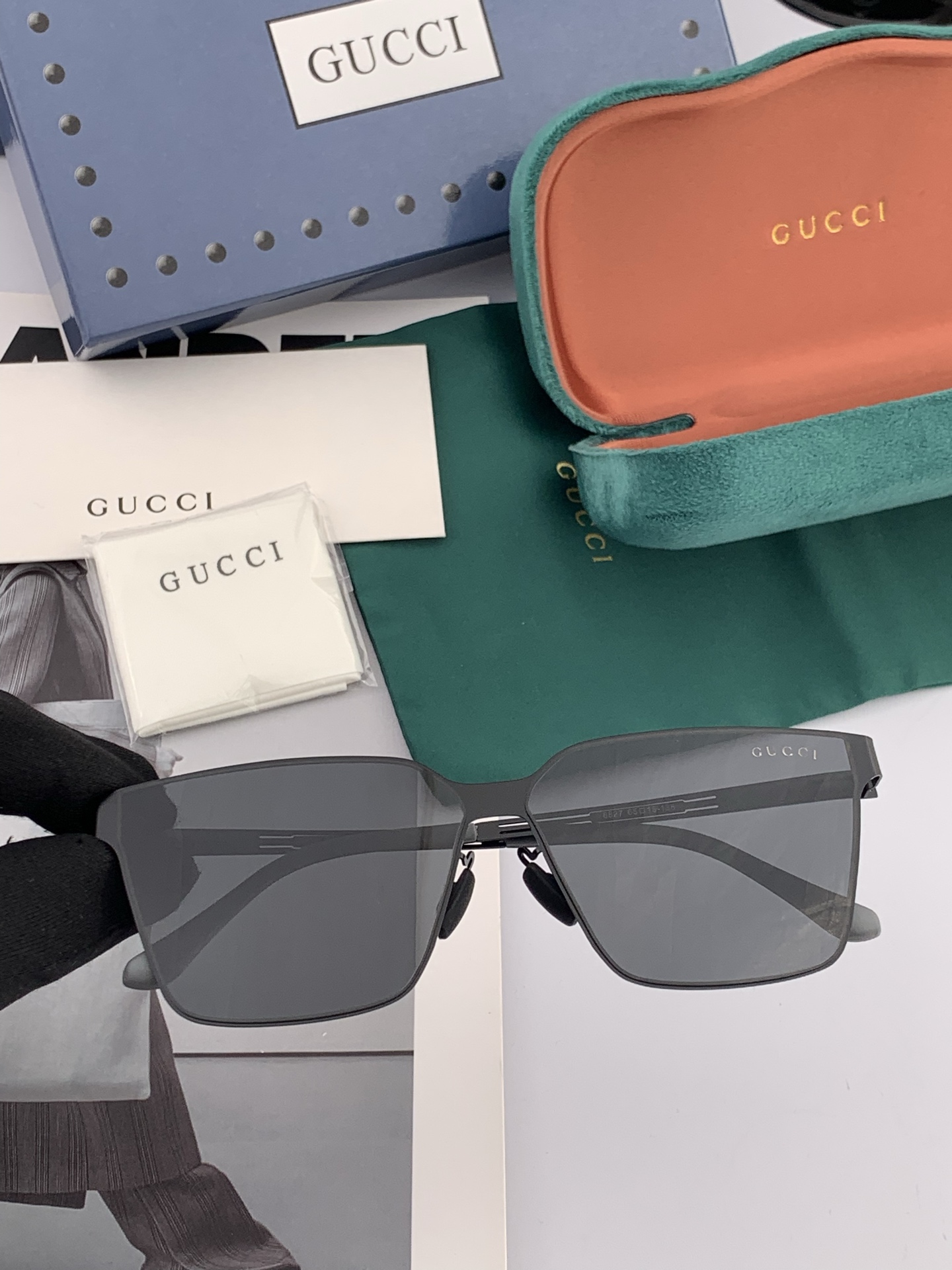       GUCC* 2025 新款男女情侣款太阳iP电镀永不褪色 卖点：超轻超有弹性整幅眼镜无螺丝重