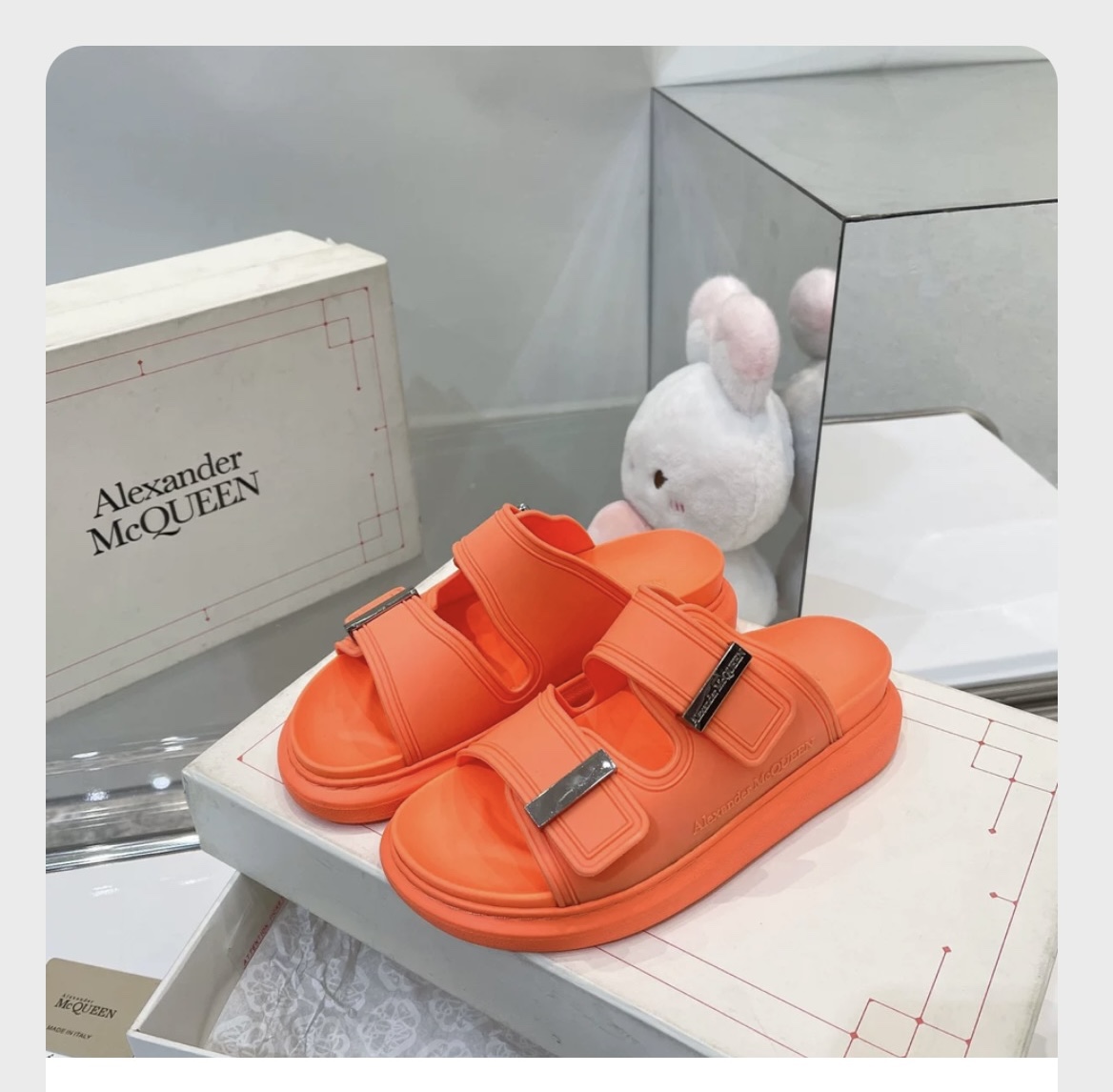 McQueen’s Candy-Coloured Slippers: Classic Style, Comfortable Fit, Unique Design, Limited Edition - 图片 4
