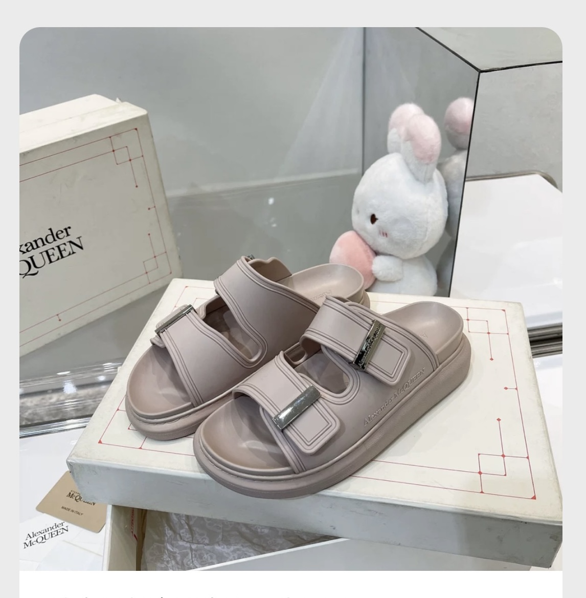 McQueen’s Candy-Coloured Slippers: Classic Style, Comfortable Fit, Unique Design, Limited Edition - 图片 5