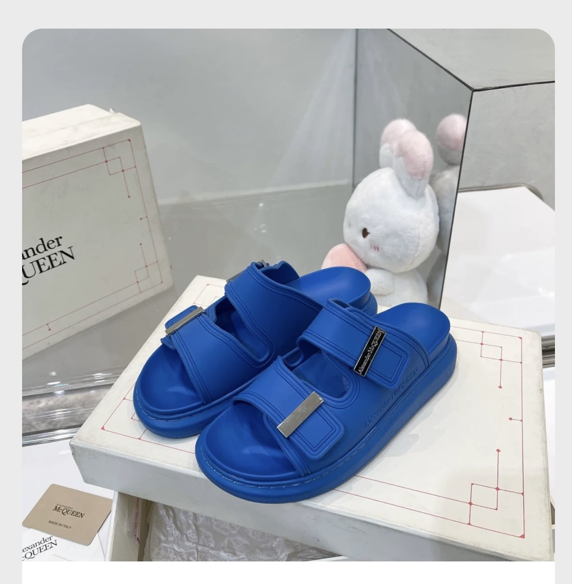 McQueen’s Candy-Coloured Slippers: Classic Style, Comfortable Fit, Unique Design, Limited Edition - 图片 2
