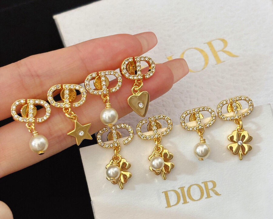 DIOR My ABC Dior Earrings: Customizable Initial Charm on a Diamond-Studded Hoop 18 o 1igie6j5j1jggajvmlltm1nes11