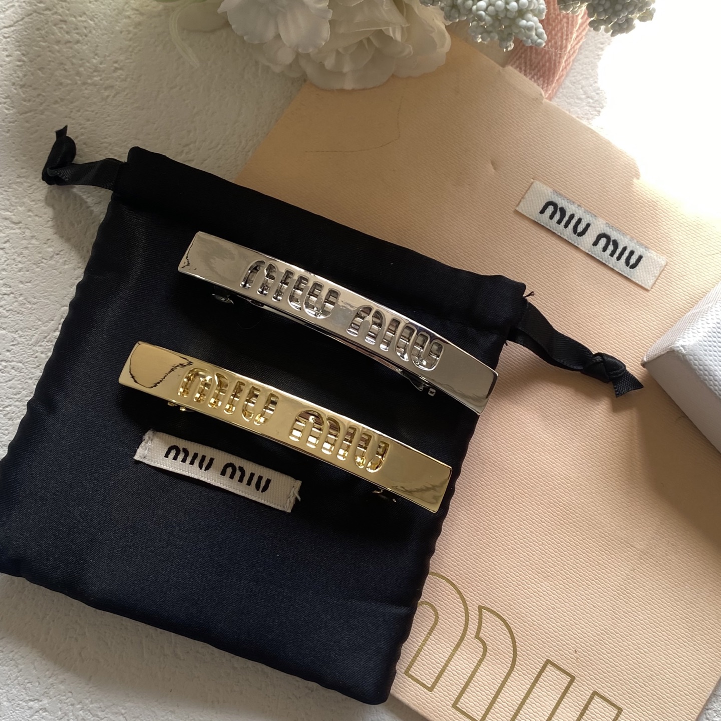 Miu Miu Double-Claw Clip: Pearlescent Finish with Hidden Logo 10 i1739853724700 1171 0 3