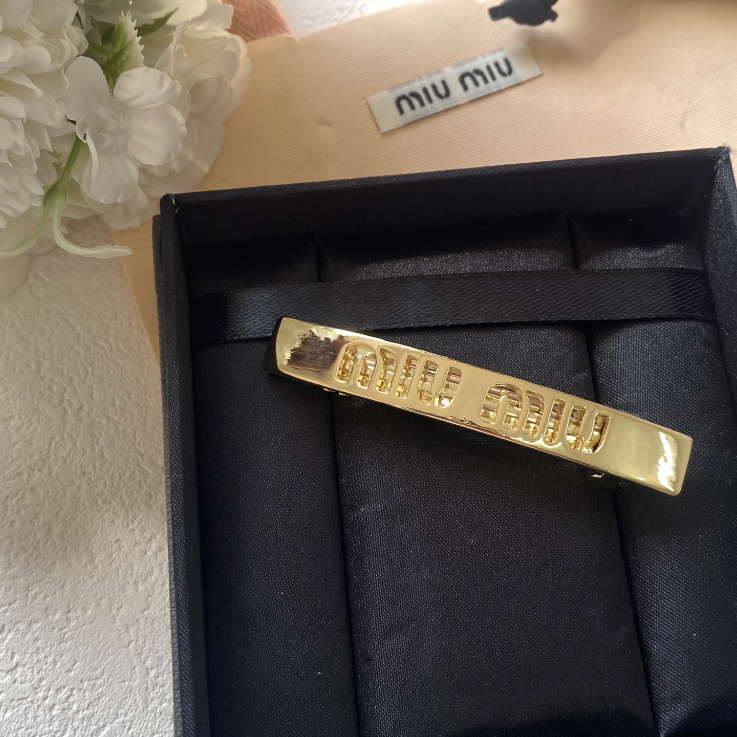 Miu Miu Double-Claw Clip: Pearlescent Finish with Hidden Logo 12 i1739853724766 922 0 7