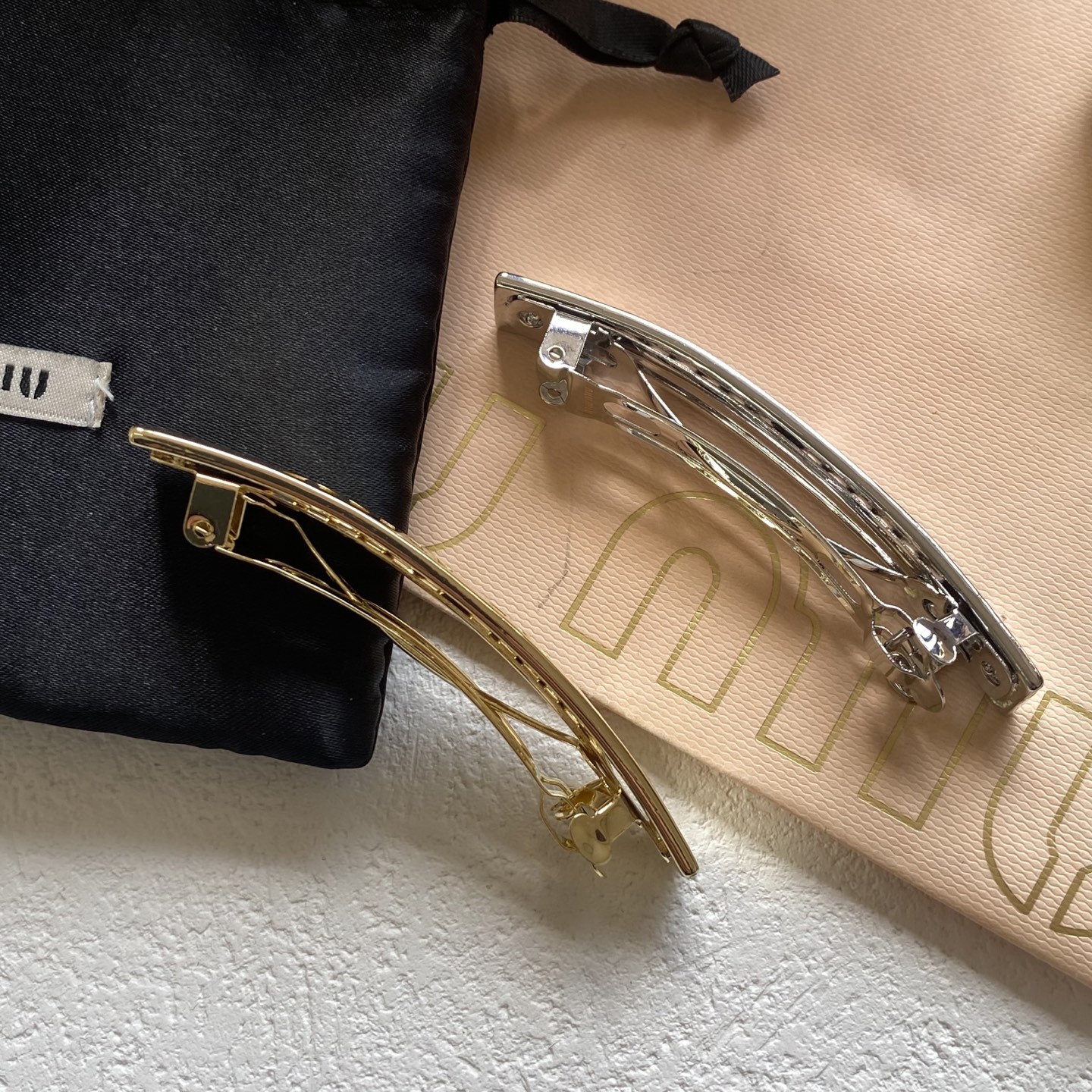 Miu Miu Double-Claw Clip: Pearlescent Finish with Hidden Logo 13 i1739853726319 2835 0 0