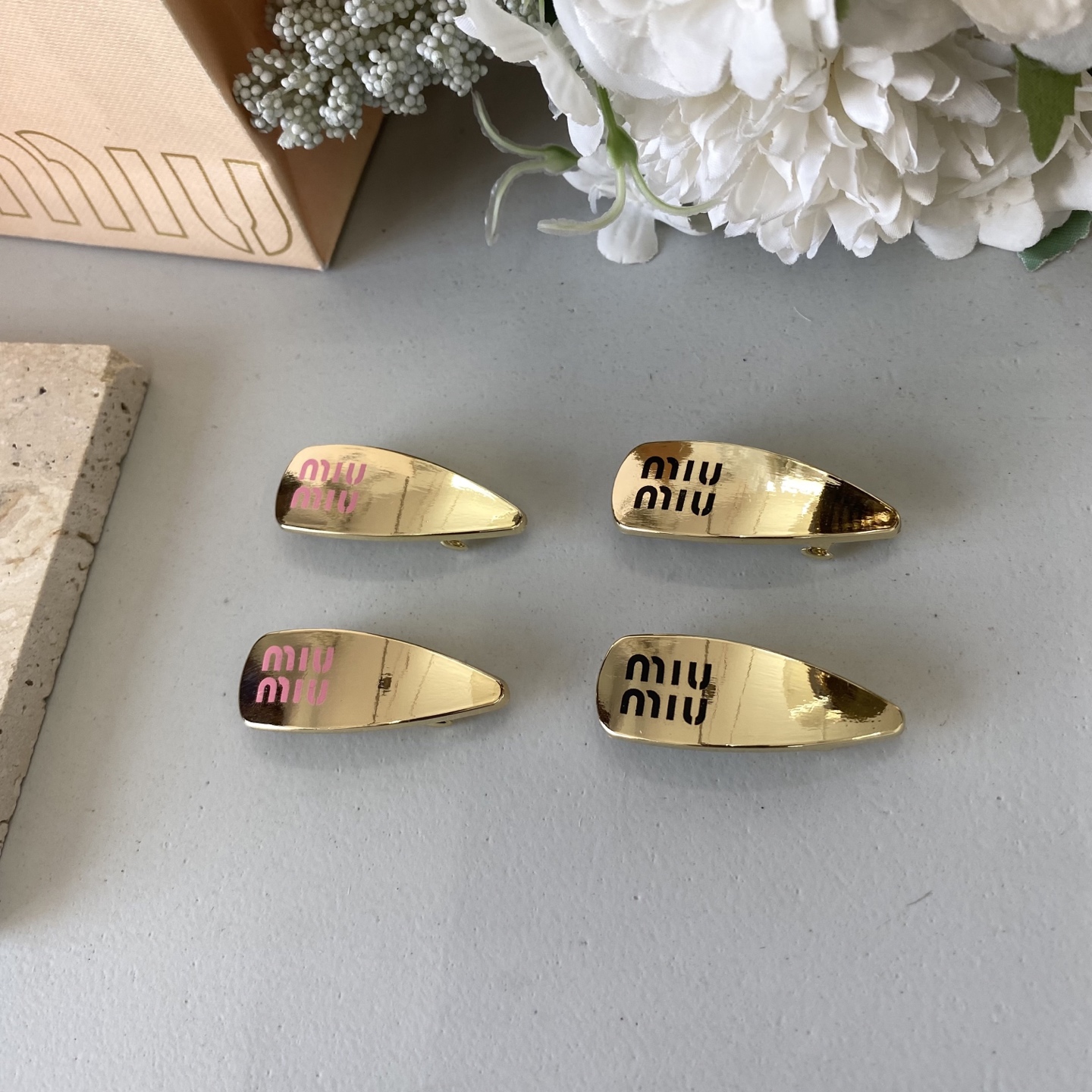 Miu Miu Floral Resin Hair Clip: Translucent Petals with Gold Wire Stem 16 i1754465691770 1205 0 4