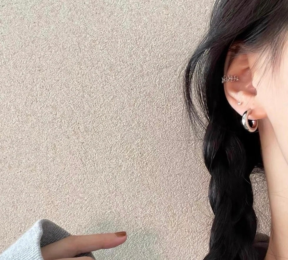 Gucci Dionysus Tiger Head Earrings: Mythological Motif with Chain Detail 14 a1757386523262 4156