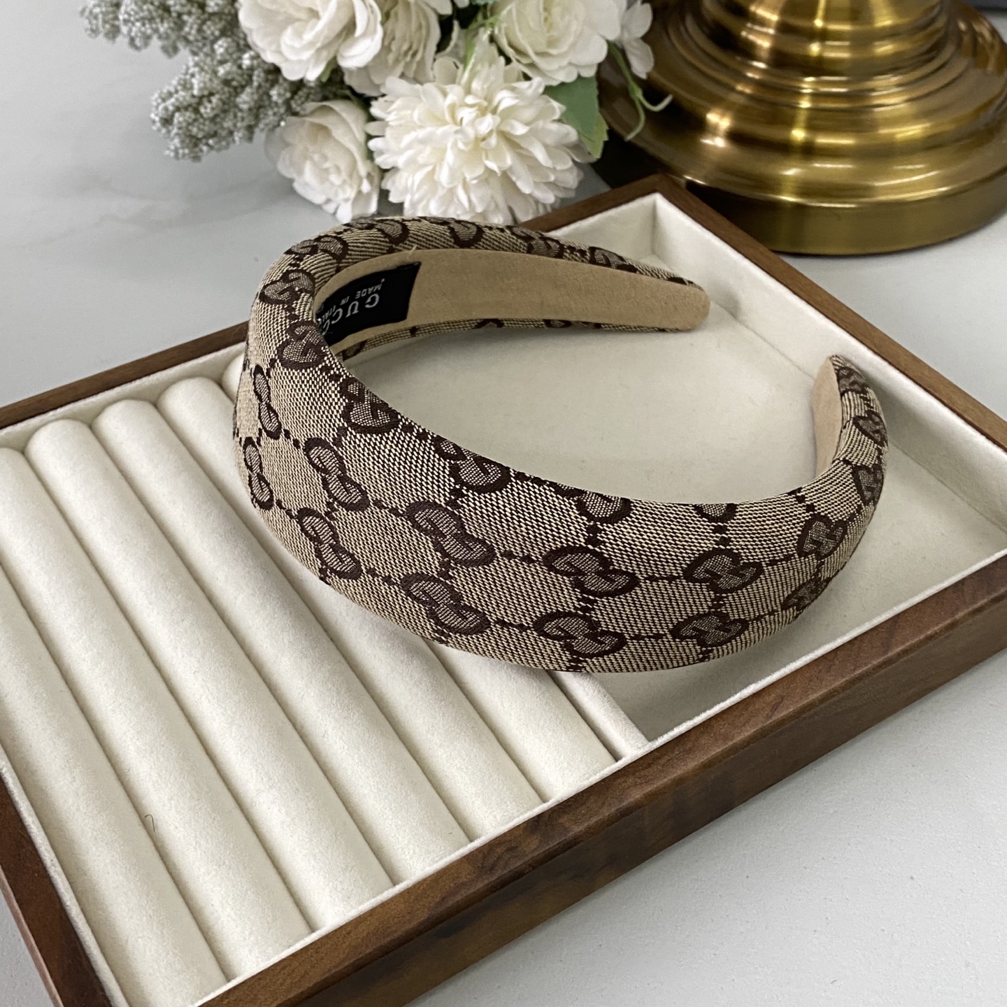 Gucci Tiger Head Statement Headband: Embroidered Motif on Satin Band 18 i1760931171647 3969 0 2