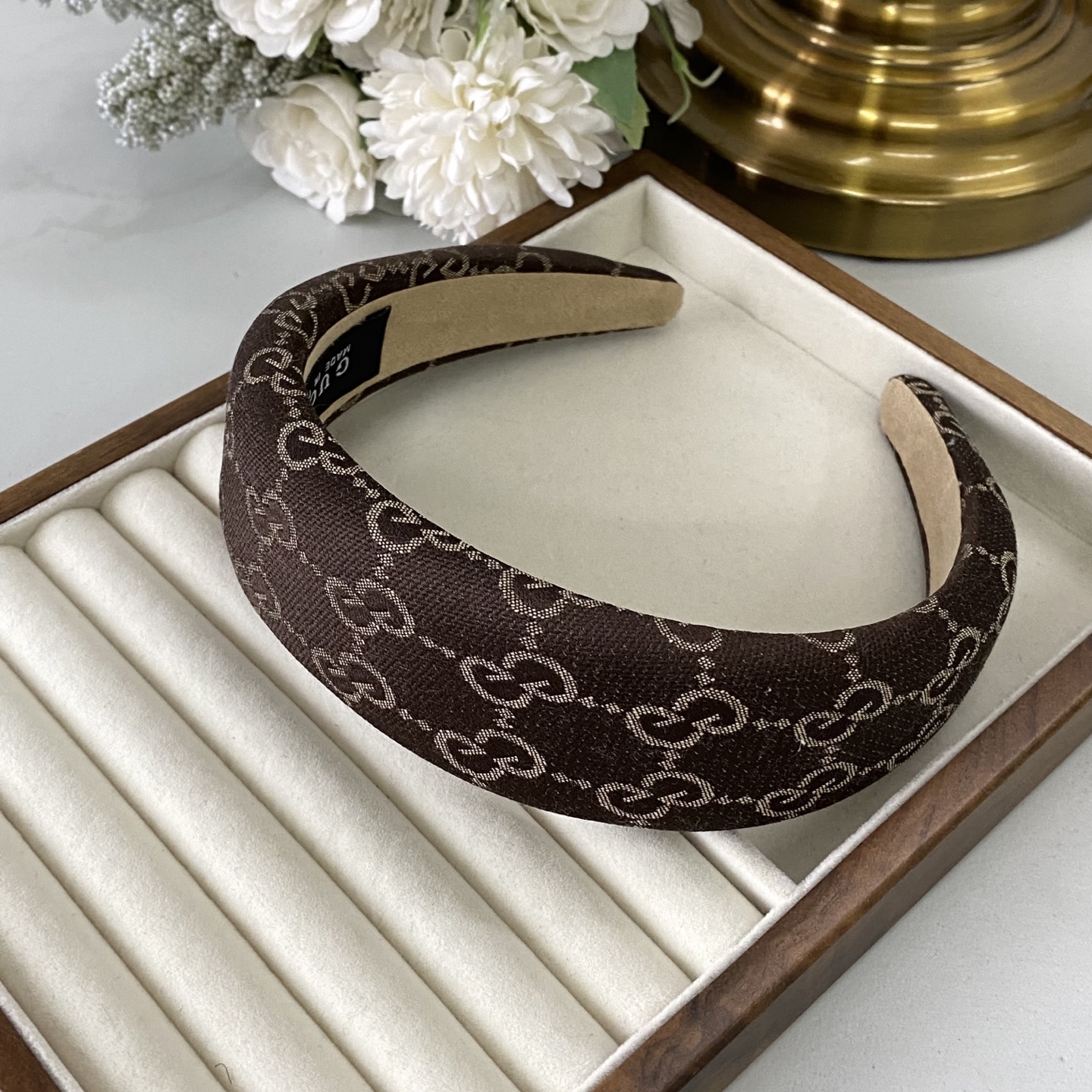 Gucci Tiger Head Statement Headband: Embroidered Motif on Satin Band 16 i1760931171814 9486 0 0