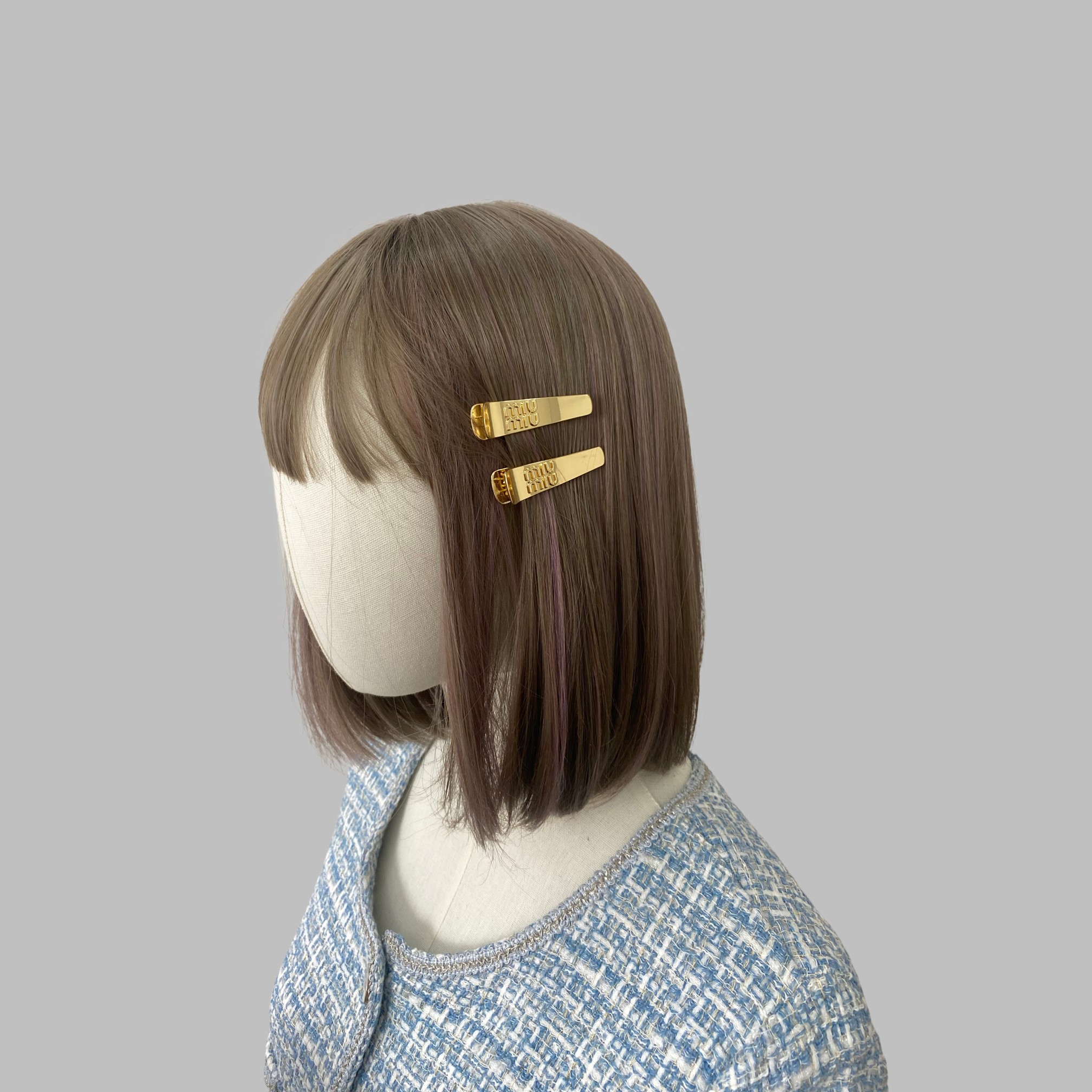 Miu Miu Matelassé Leather Hair Pin: Quilted Pattern with Mini Logo Charm 13 a1761973877892 7328