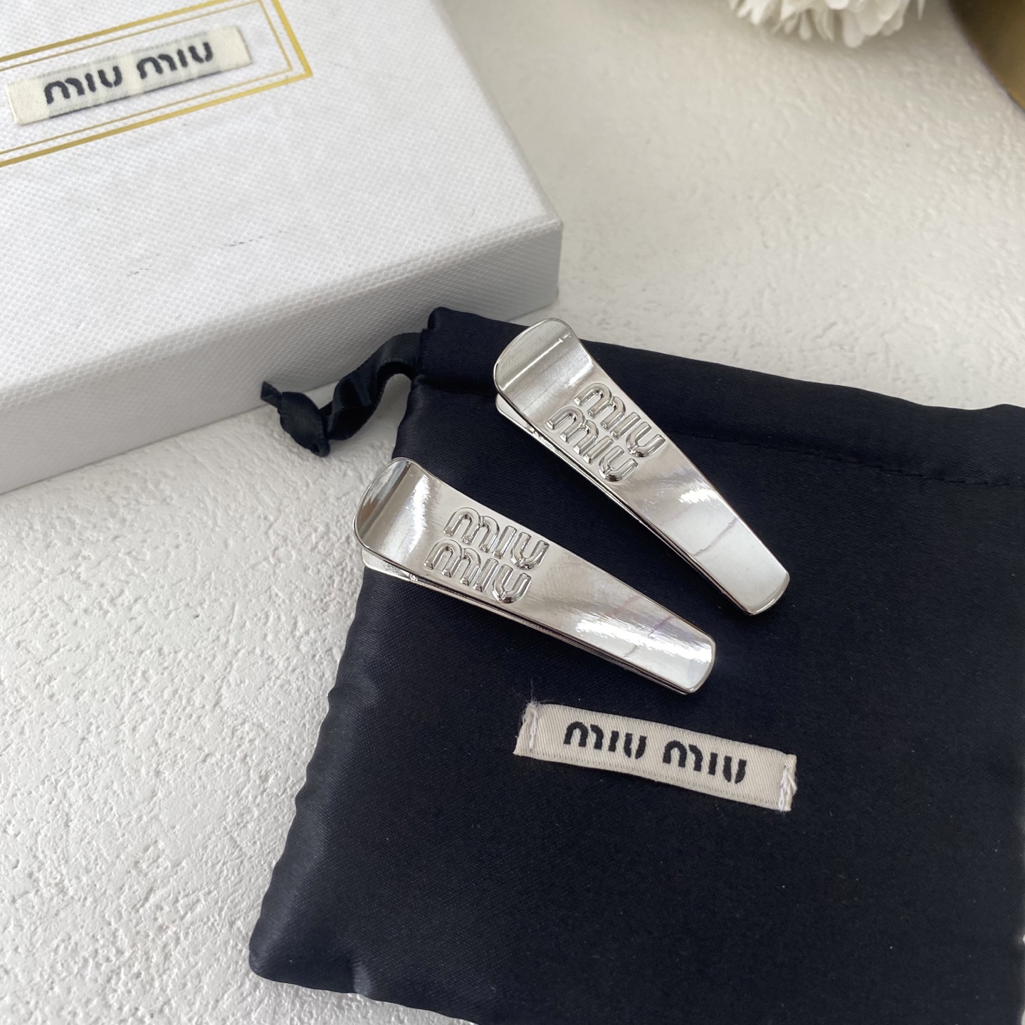 Miu Miu Matelassé Leather Hair Pin: Quilted Pattern with Mini Logo Charm 17 i1761973858457 5500 0 1