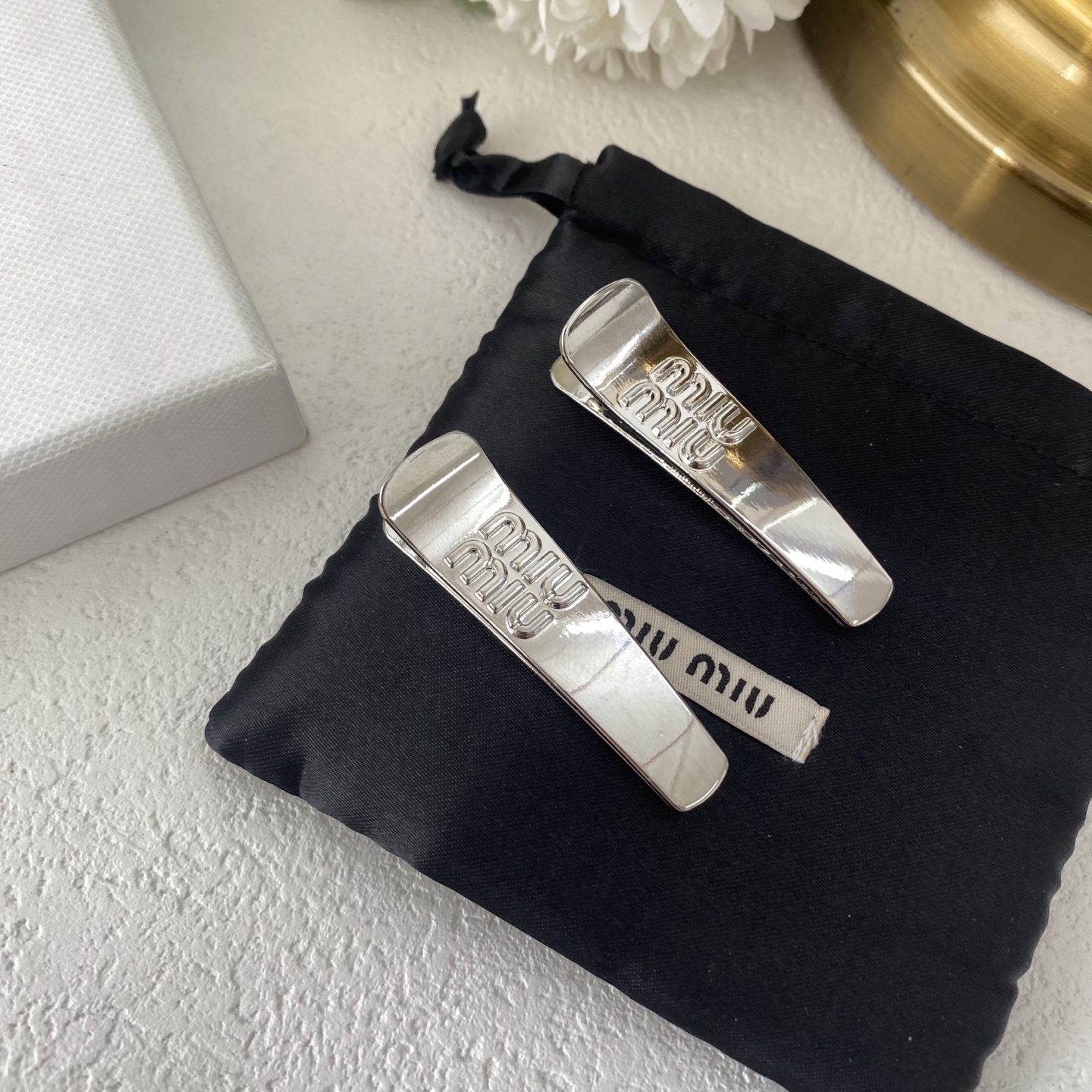 Miu Miu Matelassé Leather Hair Pin: Quilted Pattern with Mini Logo Charm 11 i1761973862442 531 0 3