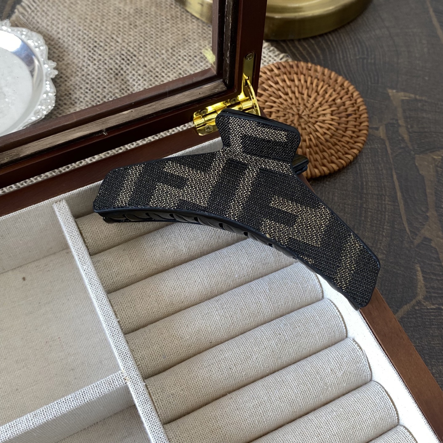 Chanel New C FENDI G Family Gucci Hair Claw Clip Length 11.5cm 18 i1765255267212 3546 0 2