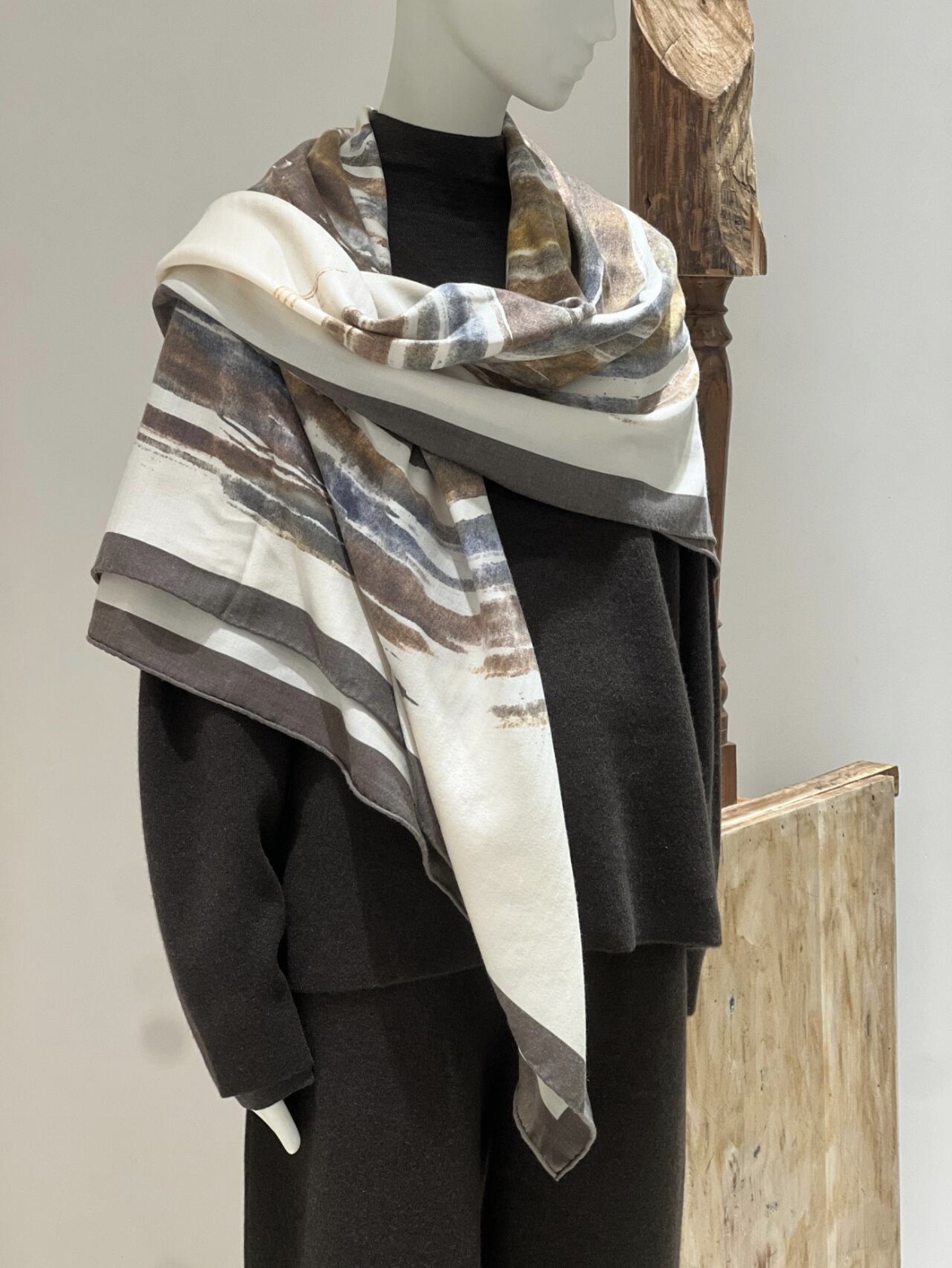Louis Vuitton Haute Couture Haute Couture Artisanal Silk Scarf Ref 6