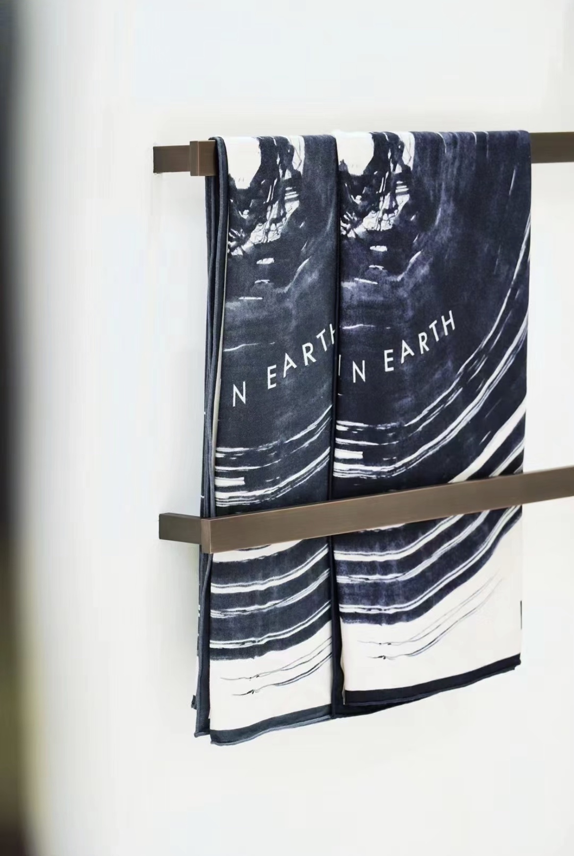 Louis Vuitton Haute Couture Haute Couture Artisanal Silk Scarf Ref 7